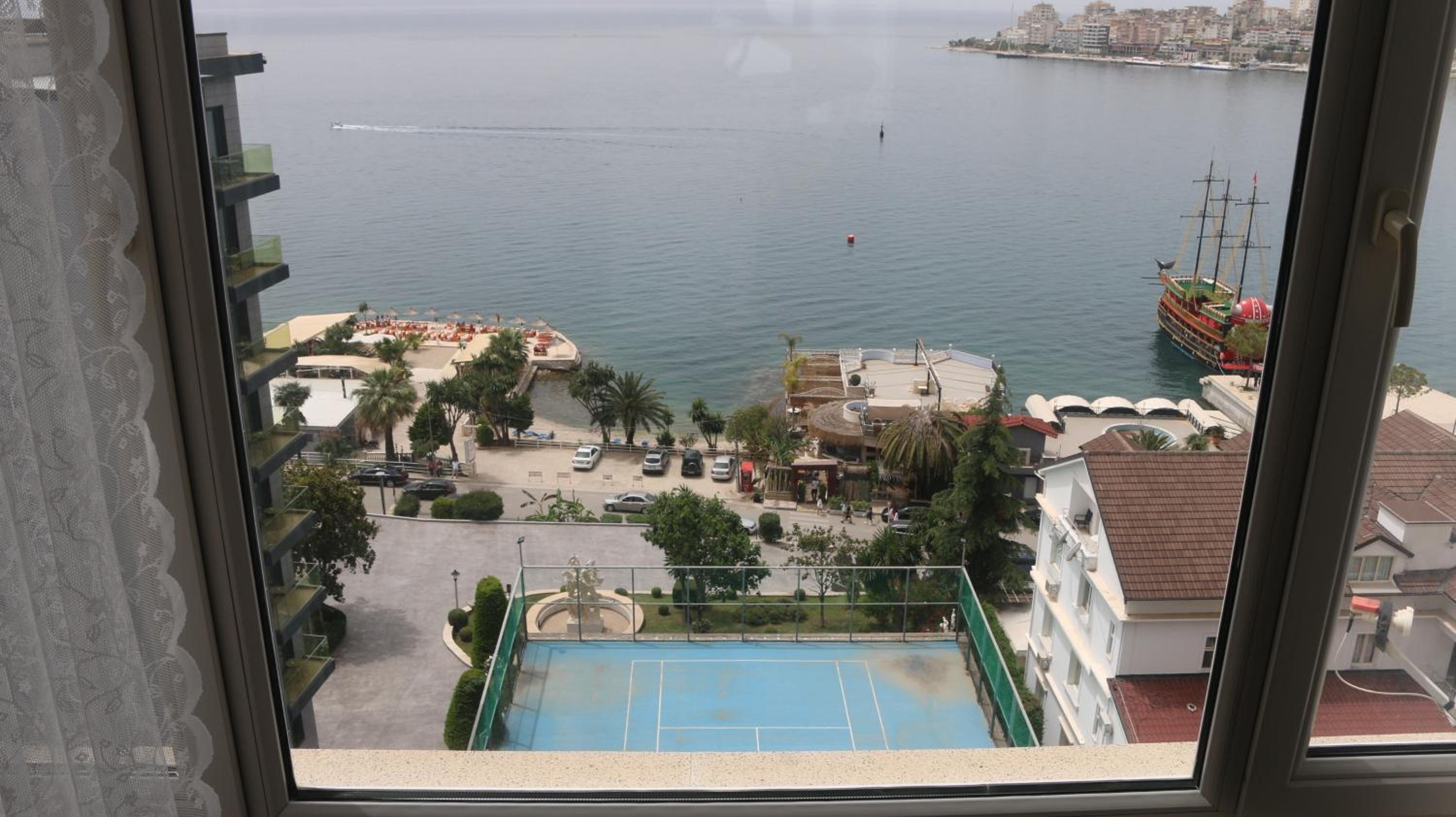Two Worlds Sea View Apartment