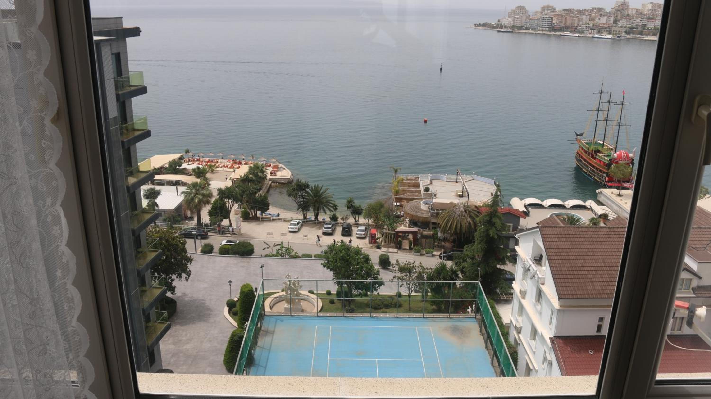Two Worlds Sea View Apartment