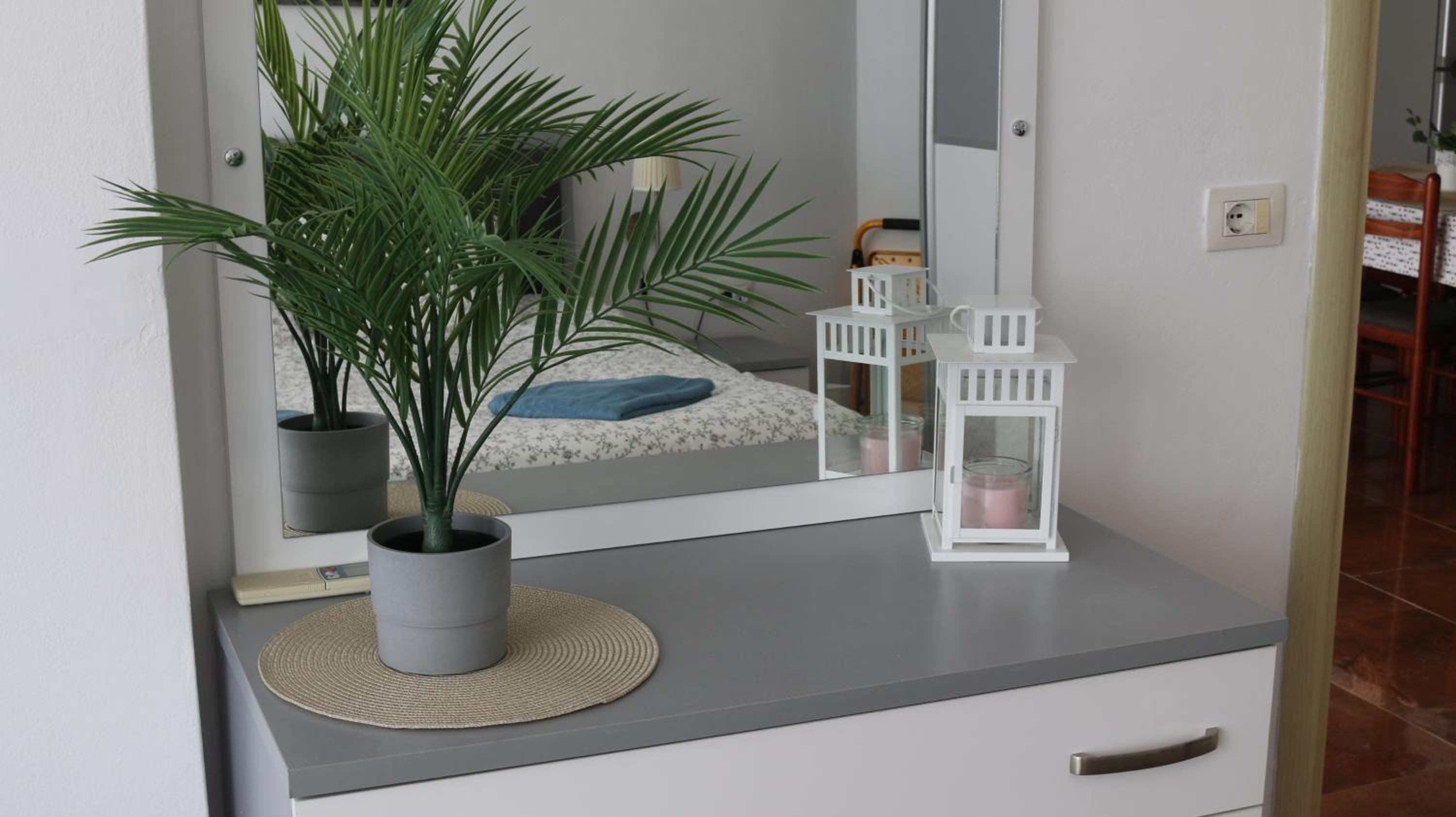 Two Worlds Sea View Apartment