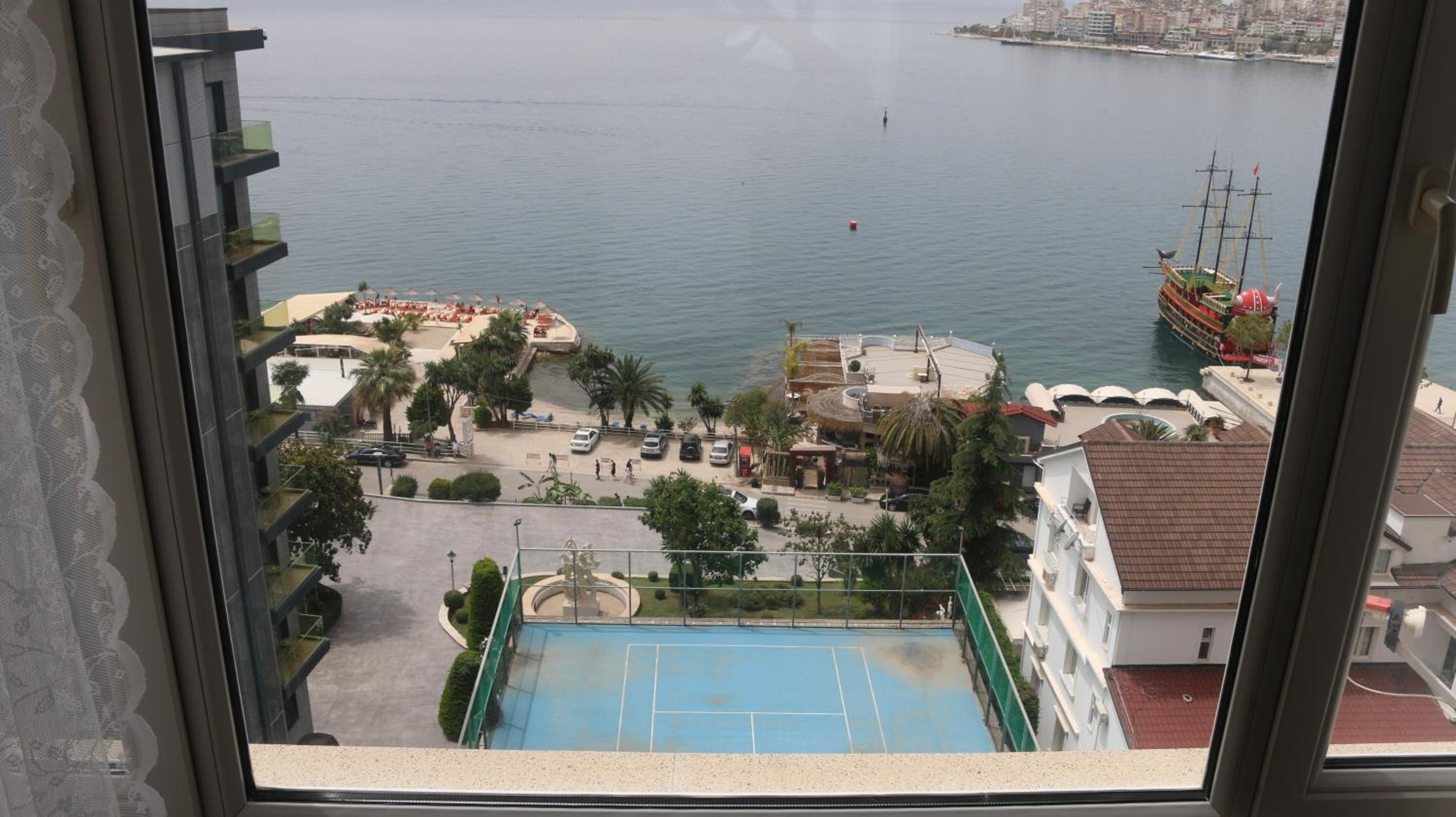 Two Worlds Sea View Apartment