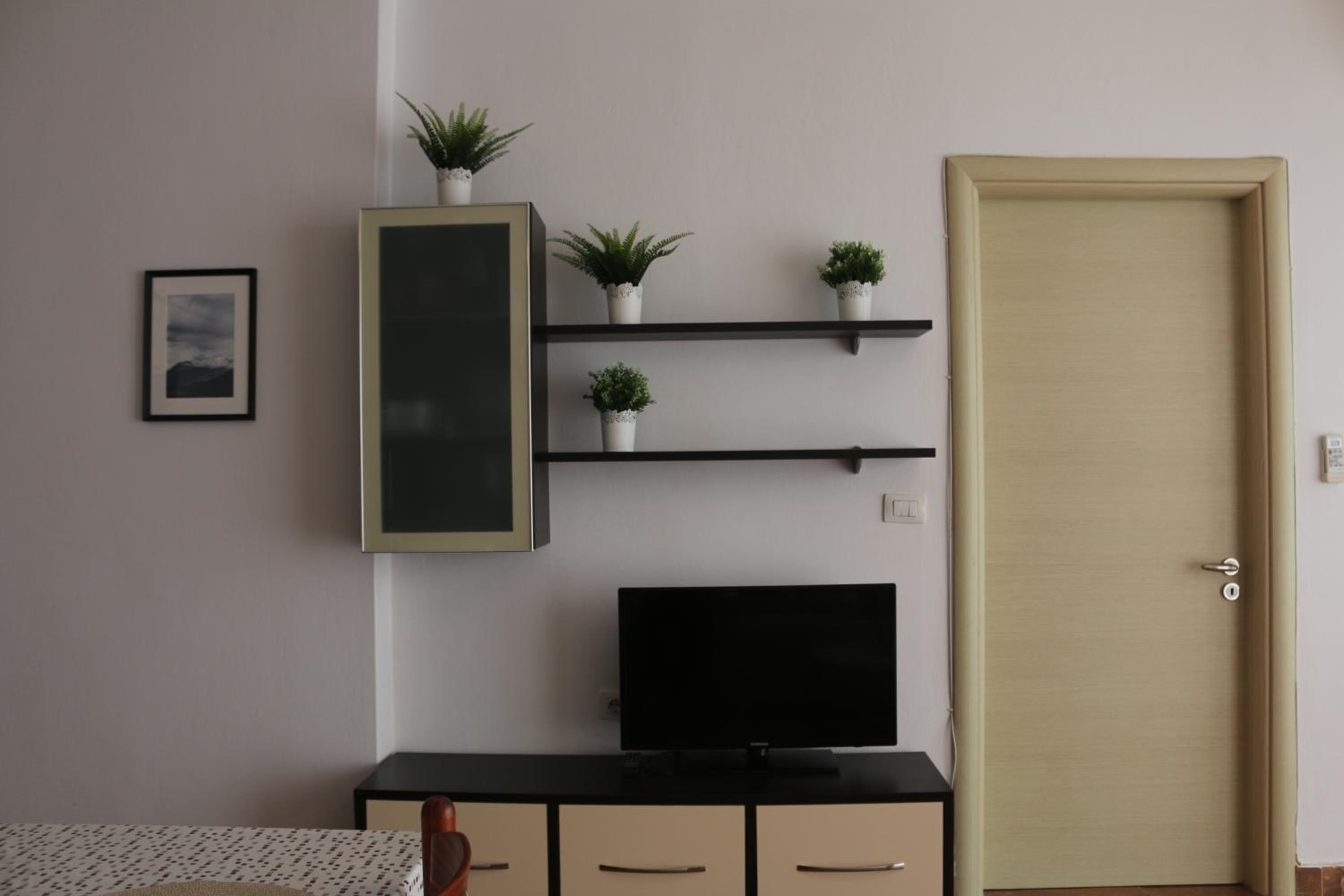 Two Worlds Sea View Apartment