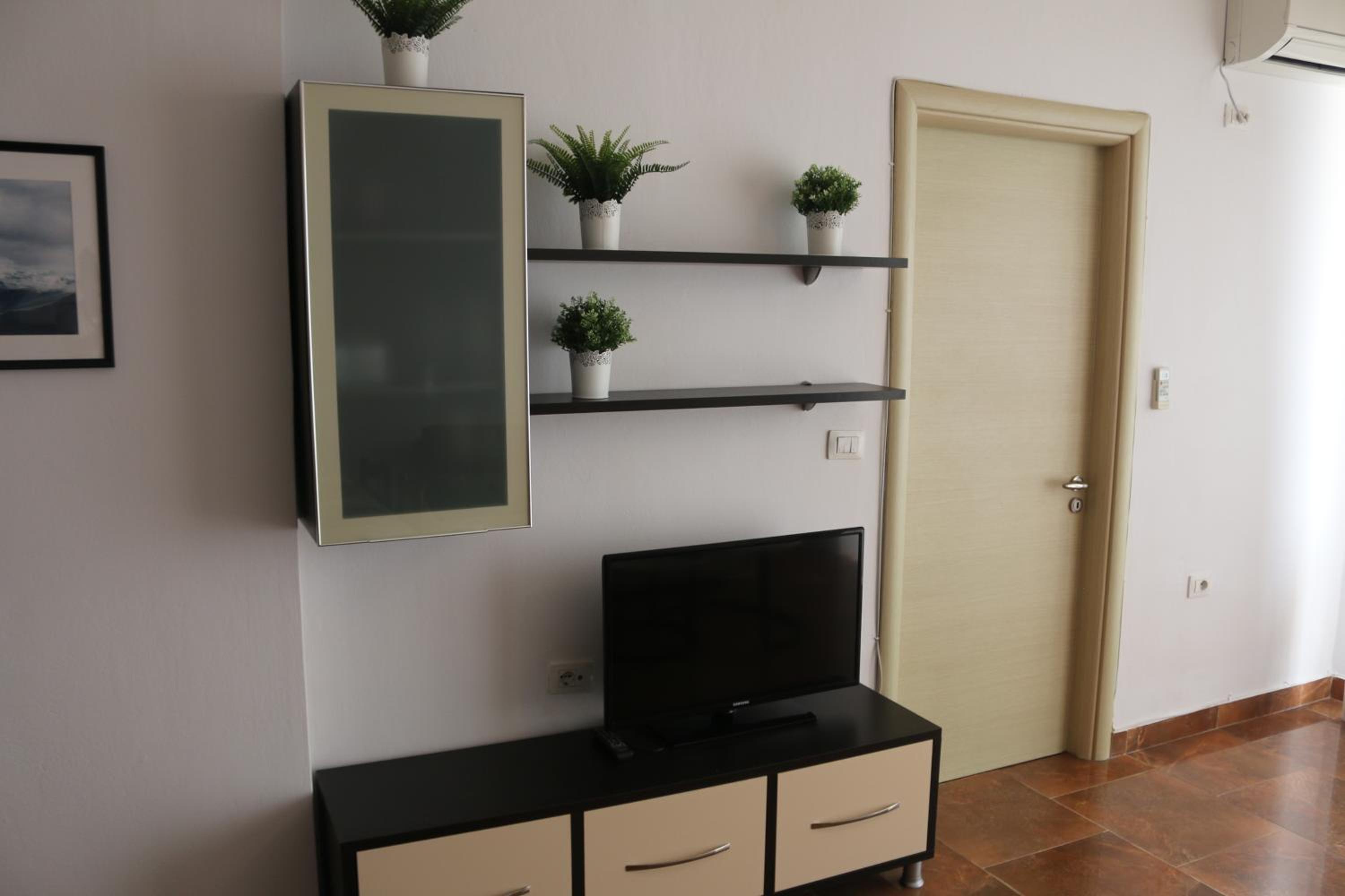Two Worlds Sea View Apartment