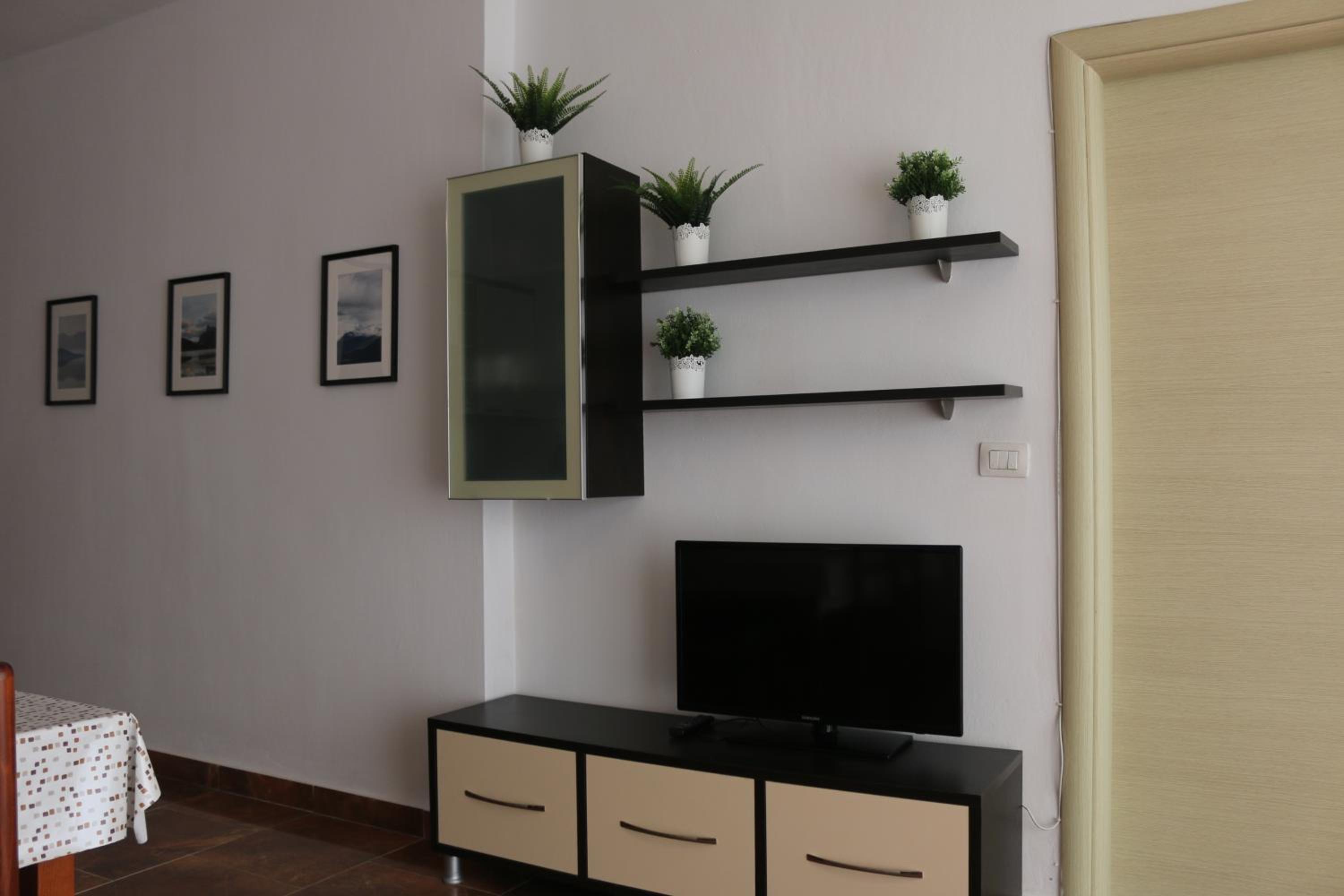 Two Worlds Sea View Apartment
