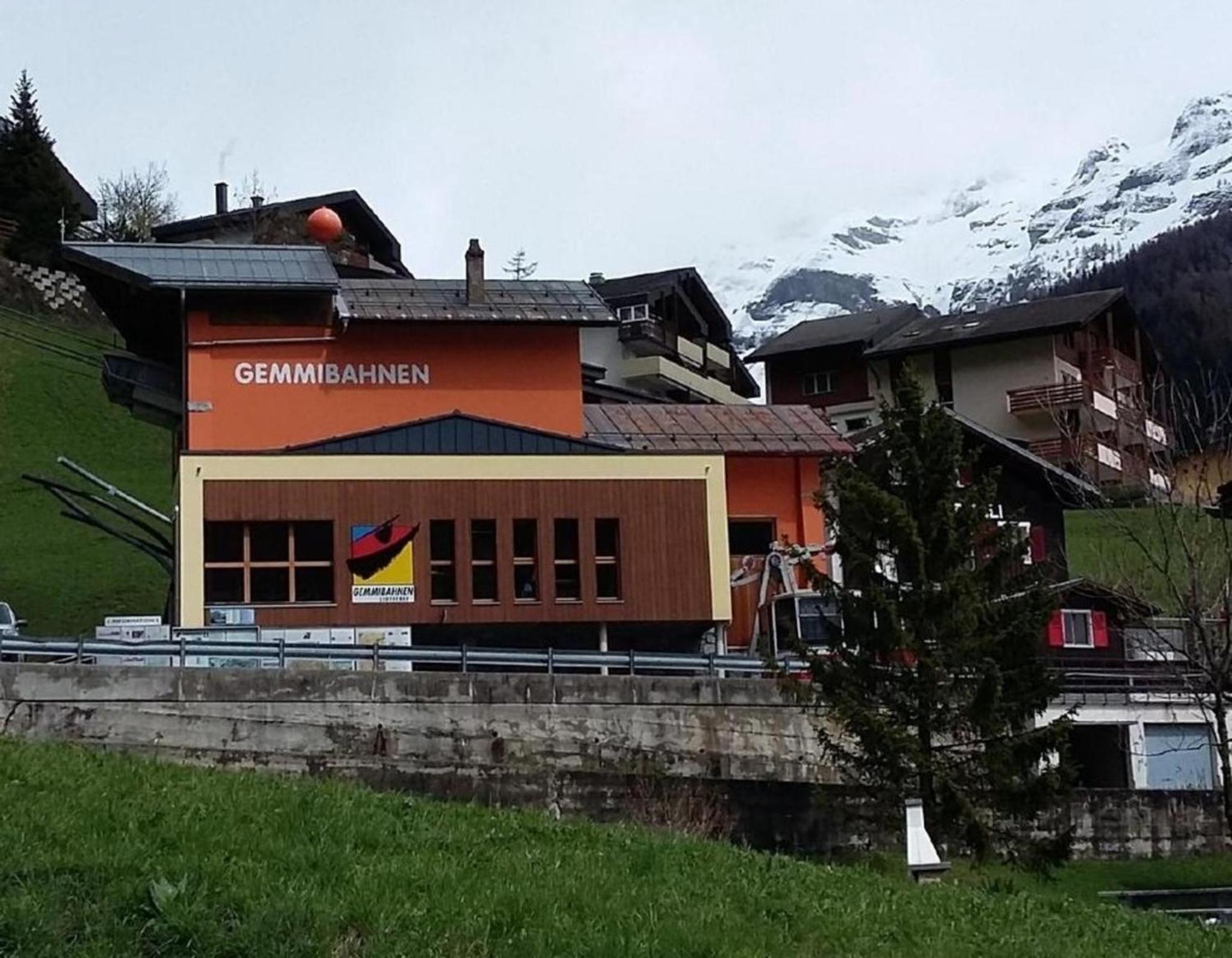 2 12 Zimmer Familienwohnung