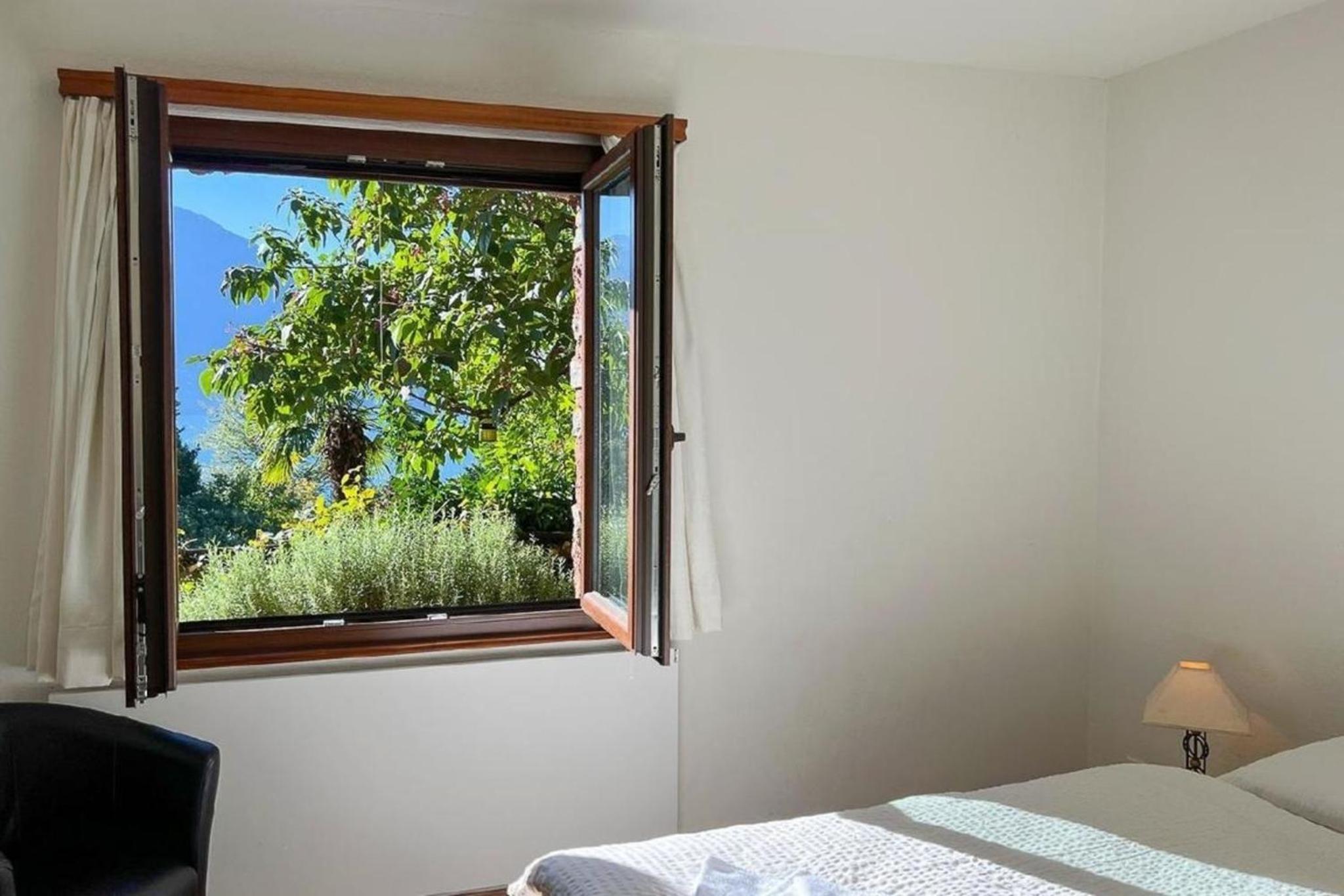 Sonnige Gartenwohnung mit Pool und Panoramasicht