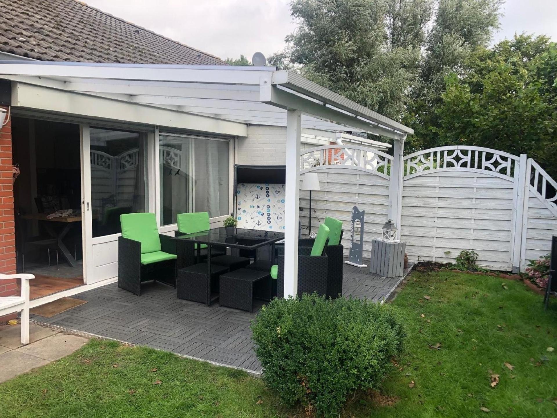 Tolles Ferienhaus in Burhave mit Grill, Terrasse und Garten