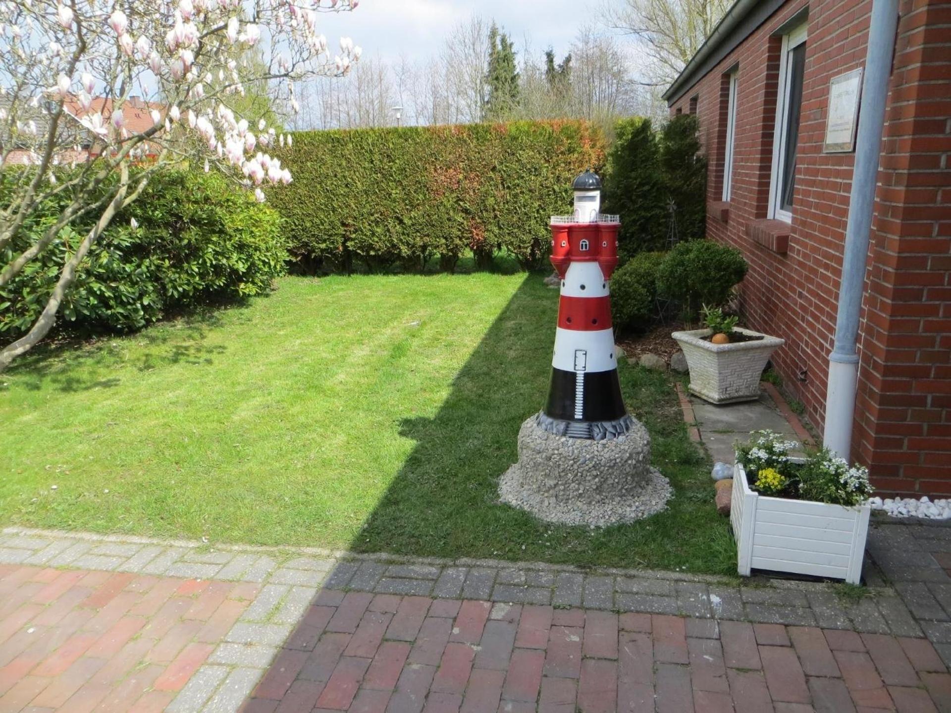 Tolles Ferienhaus in Burhave mit Grill, Terrasse und Garten