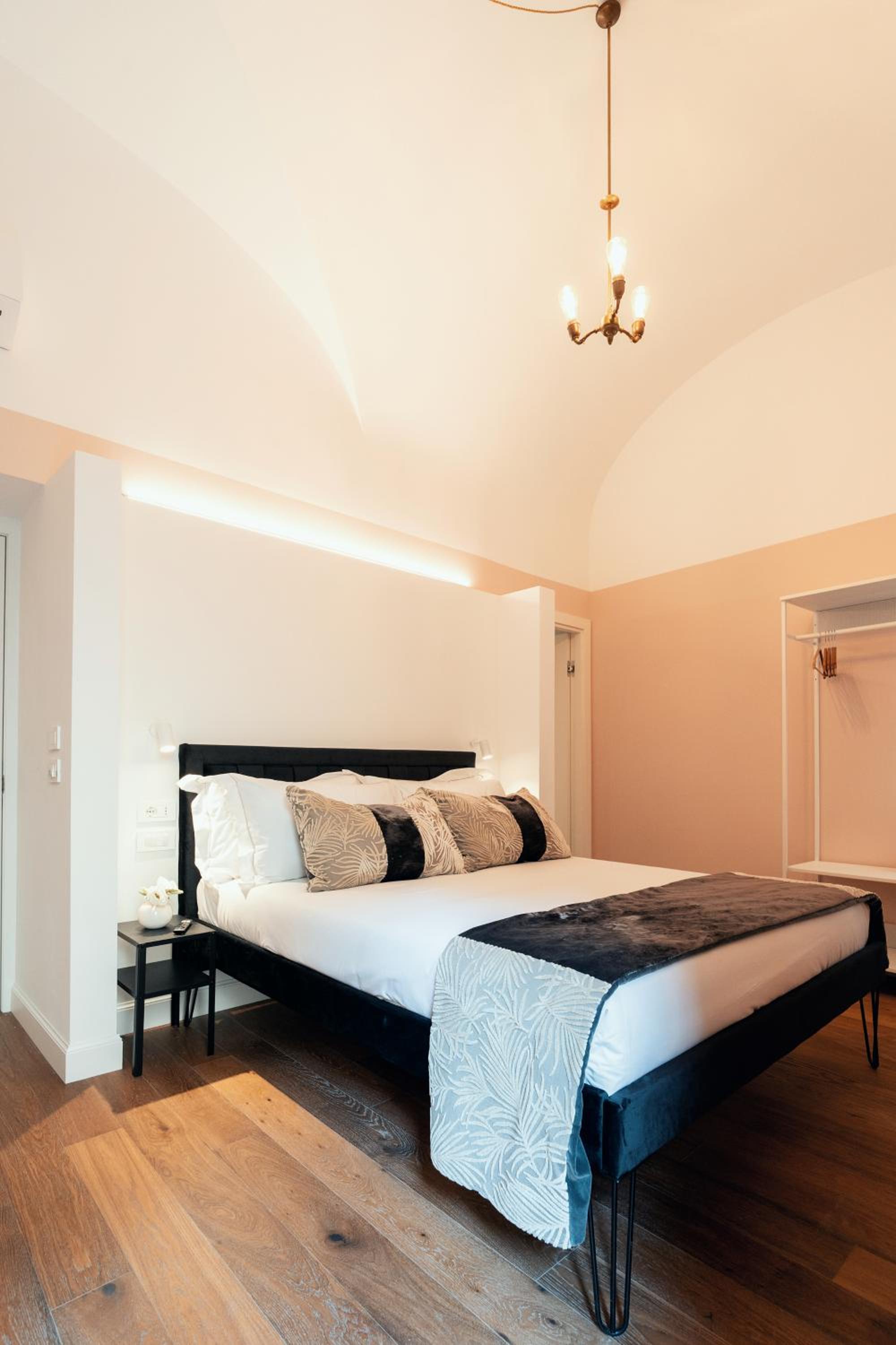 NAMAN HOTELLERIE - Monti
