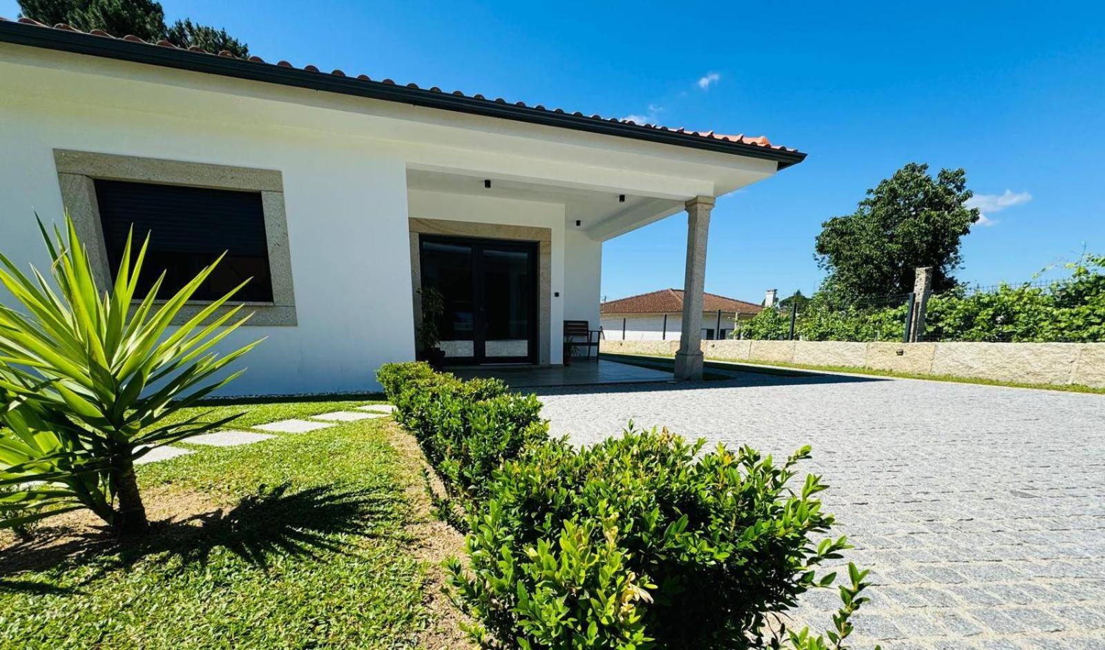 Pinheiros House by ALPONTE view 4