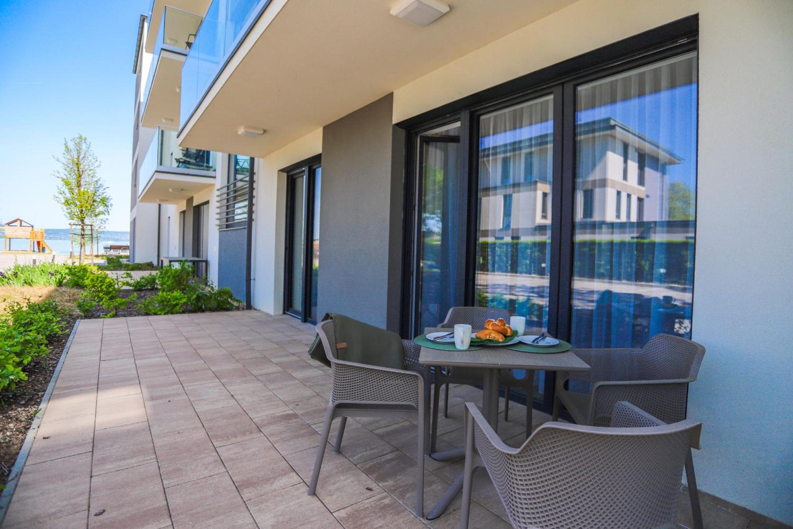Platán Holiday Apartman with lakeview view 4