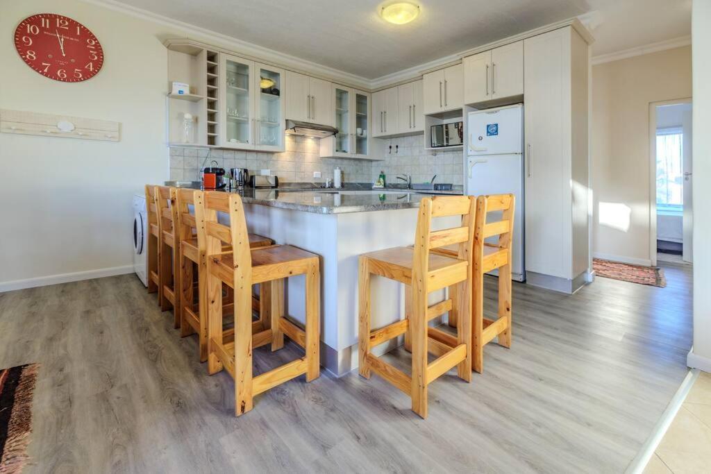 Central Seaview Apartment view 3