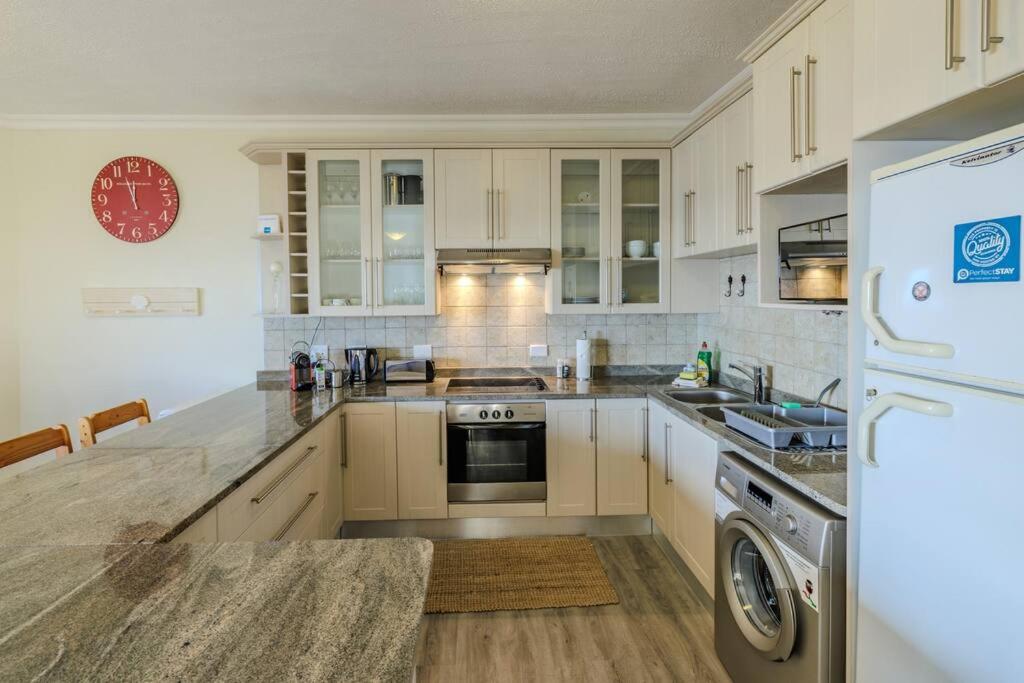 Central Seaview Apartment view 4