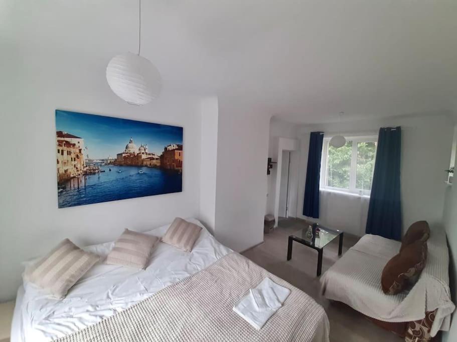 Suburban Guest House
