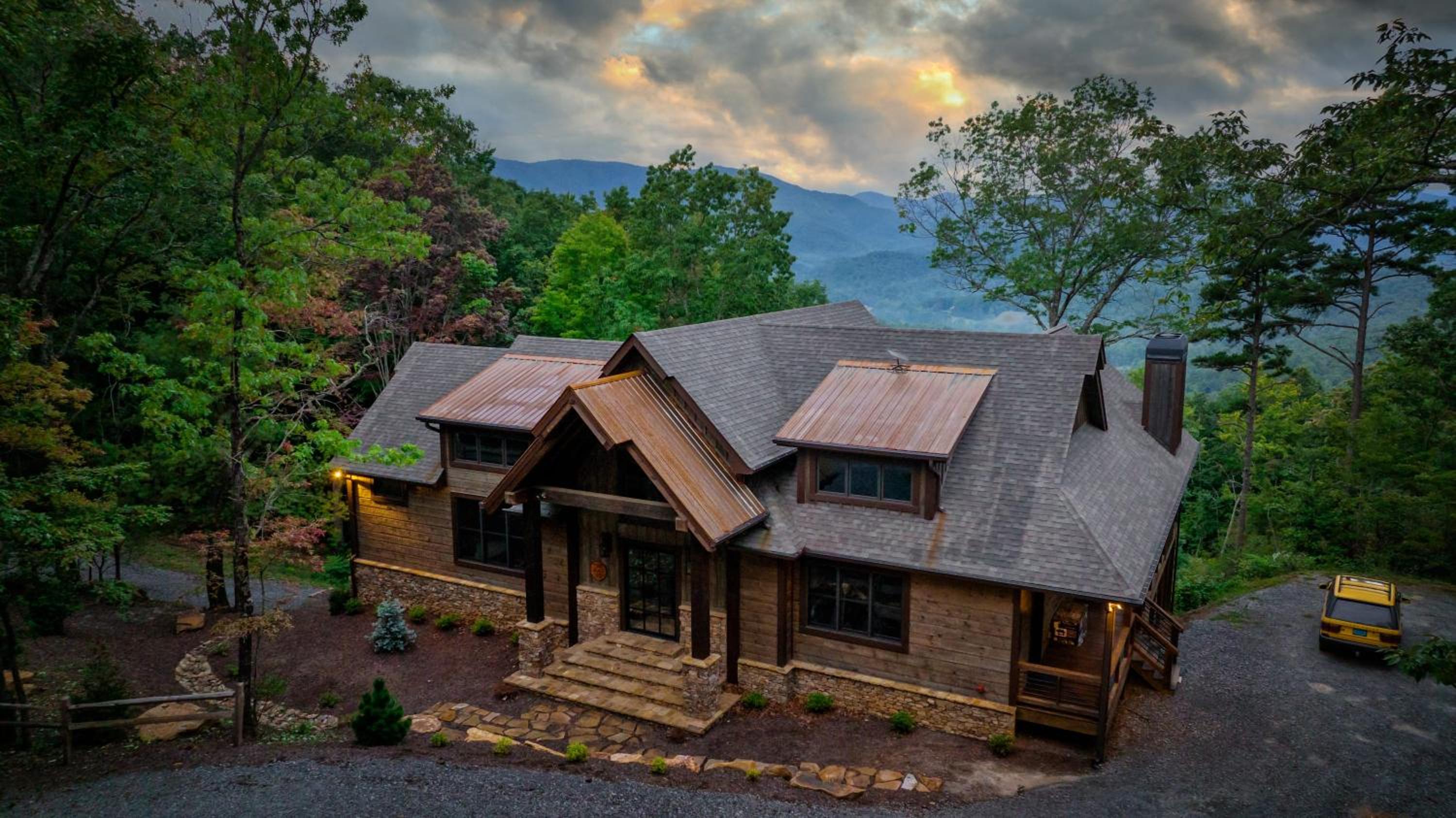 Gem Of Blue Ridge Stunning 5 Star Views & Hot Tub view 4