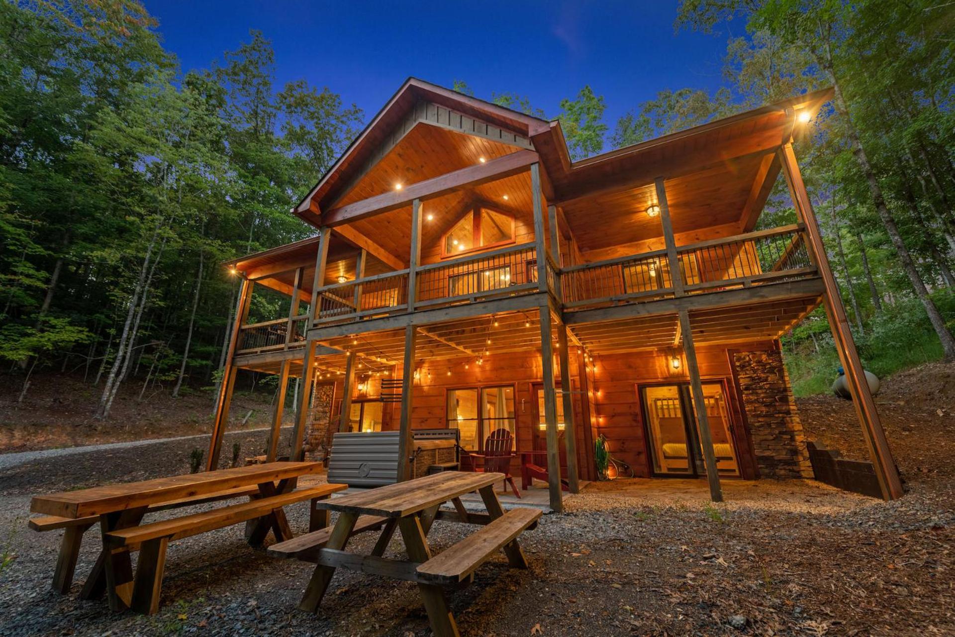 Grant's Lodge w Hot Tub Fire Pit Arcade Machine view 3
