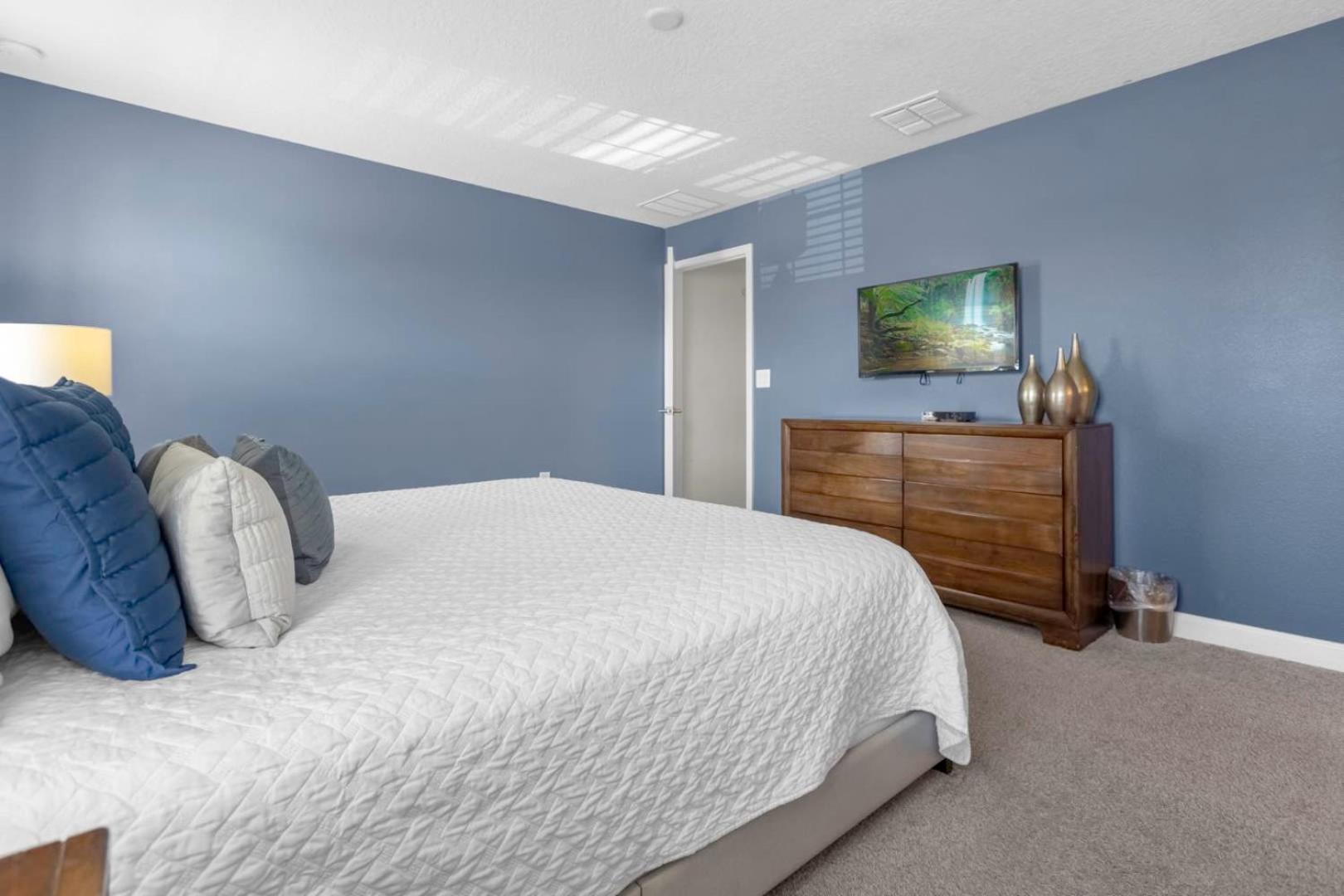 Luxury Getaway near Disney 4BR & Private Pool