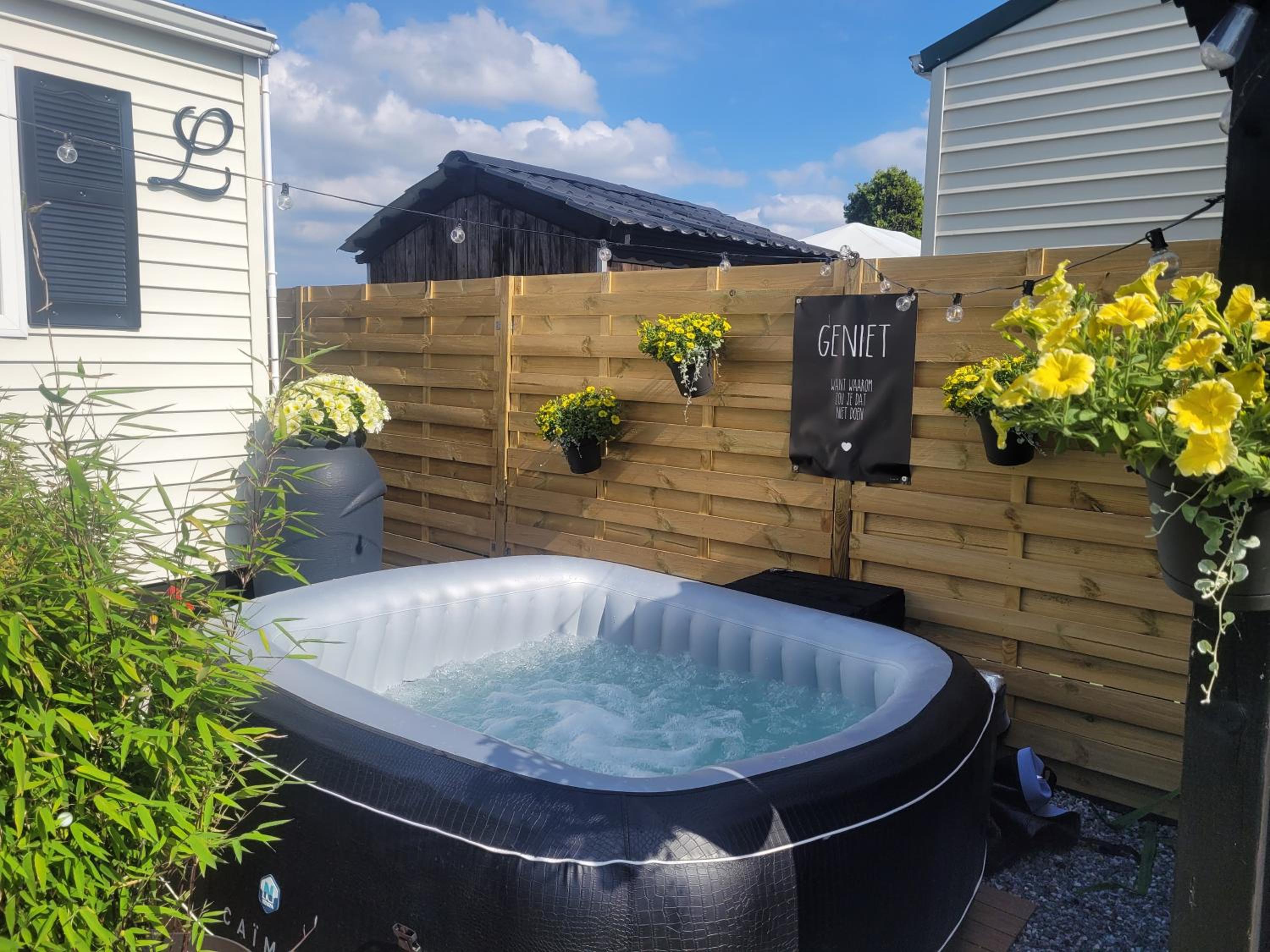 Chalet Sea-renity Lakeside met jacuzzi