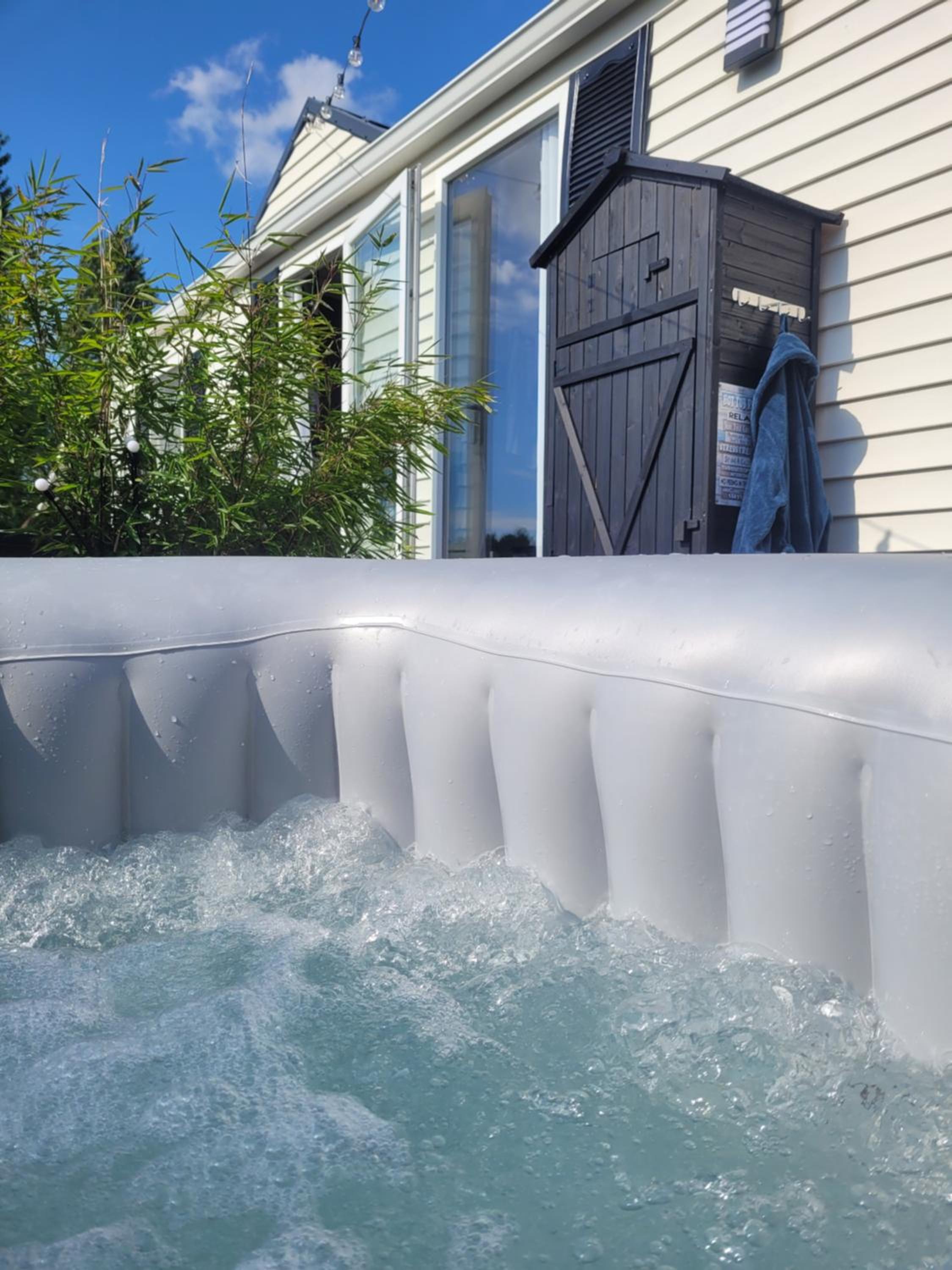 Chalet Sea-renity Lakeside met jacuzzi