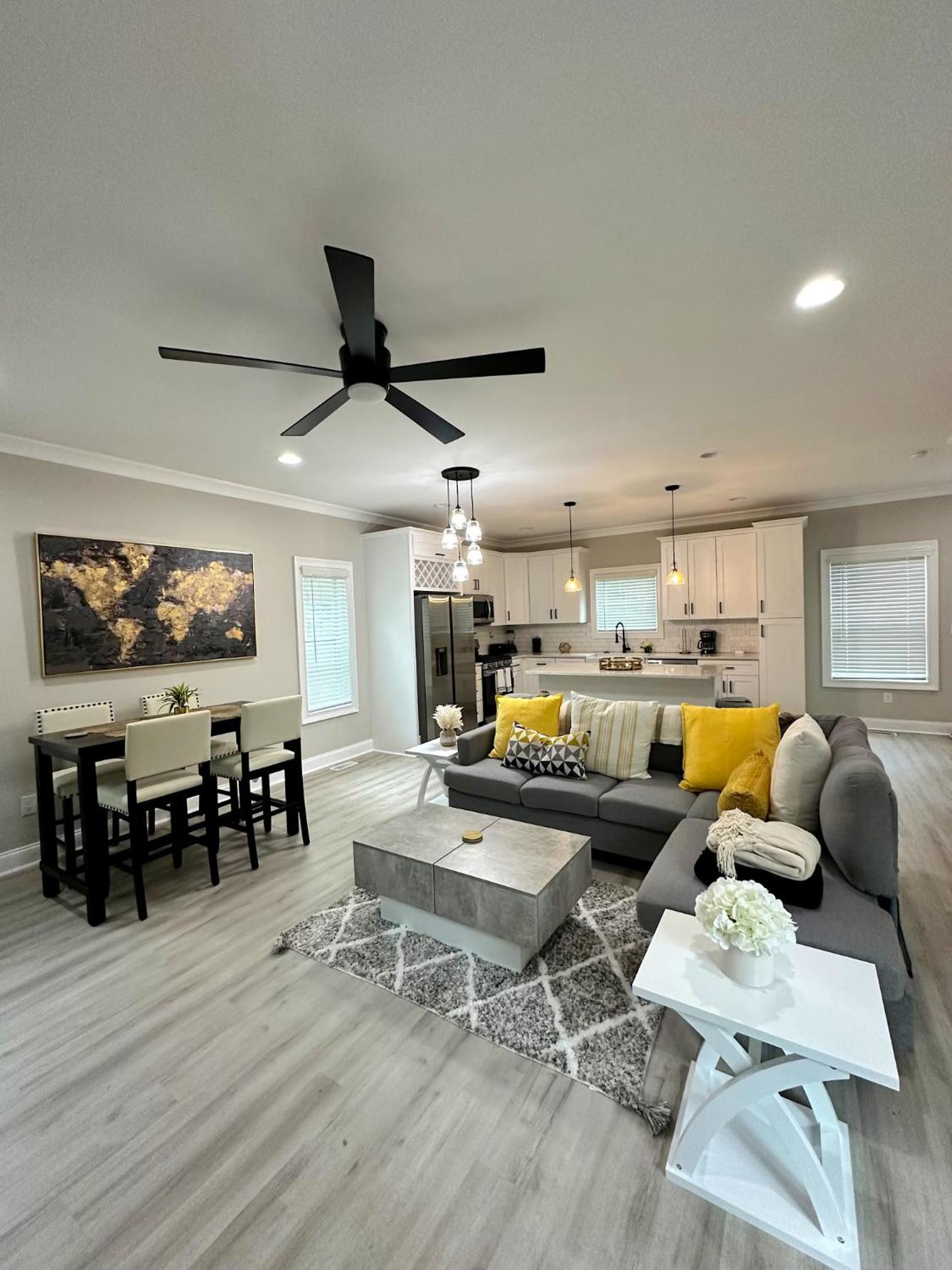 Charlotte Vacations - NEW Charming 3BD Townhome with Wifi - 9 Min to Uptown - Property Image 1