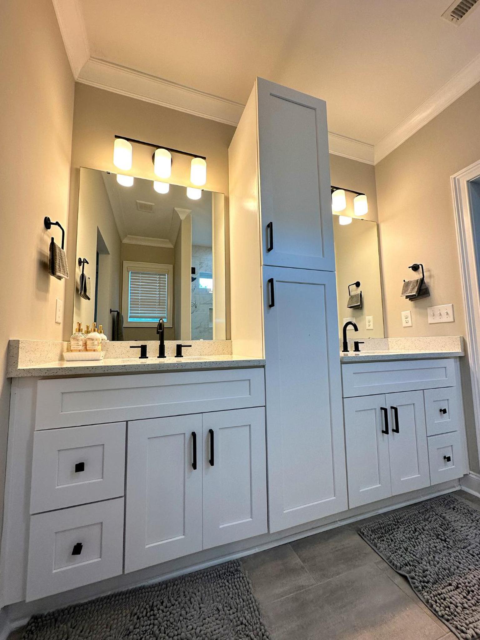 NEW Charming 3BD Townhome with Wifi - 9 Min to Uptown view 5