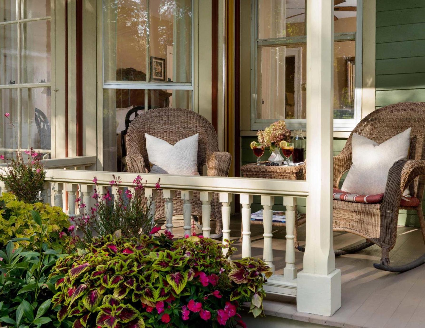 Landmark Inn
