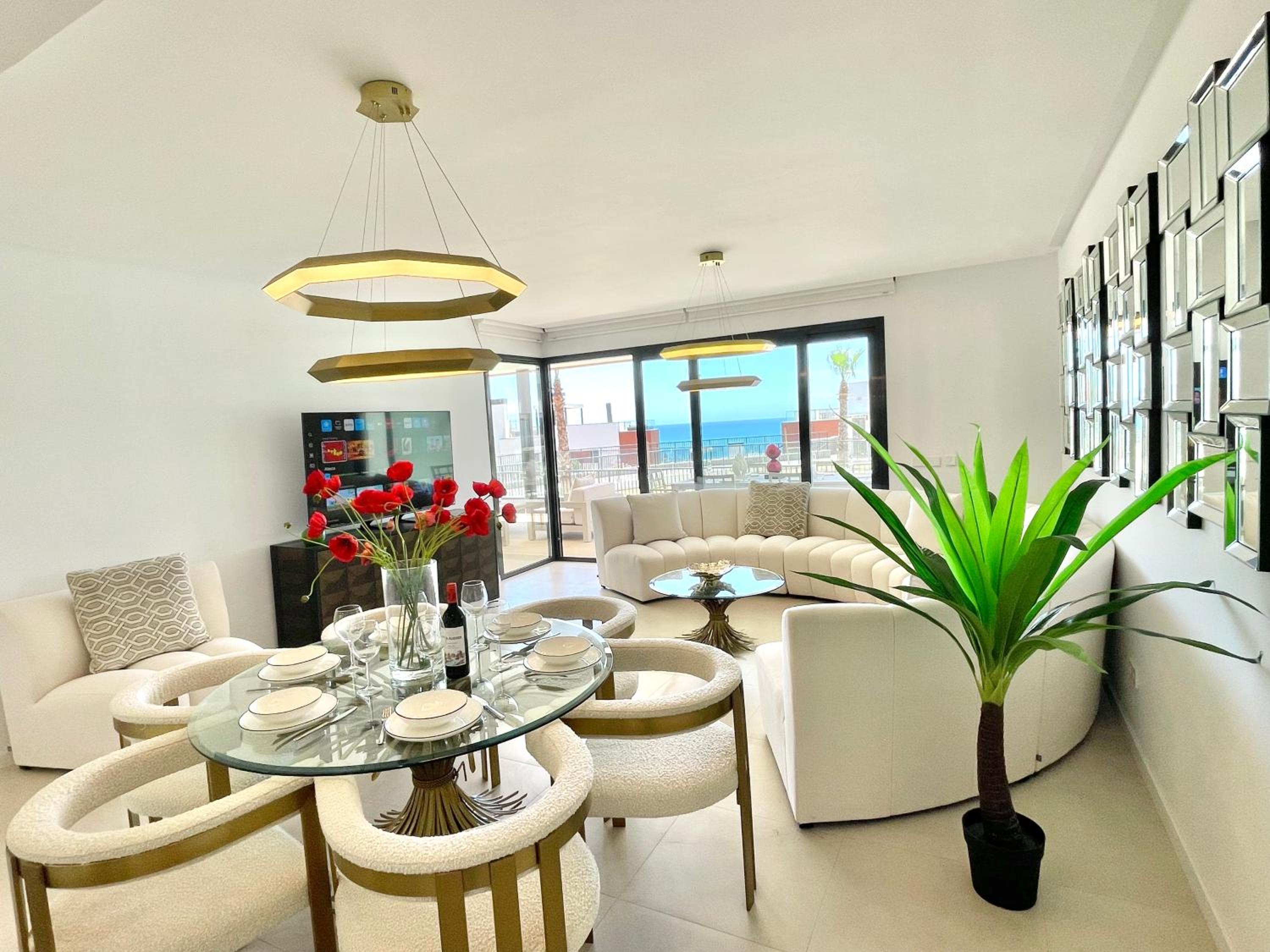 Hotel Upscale 3 bedroom Apartment 300m from the Beach - Image 1