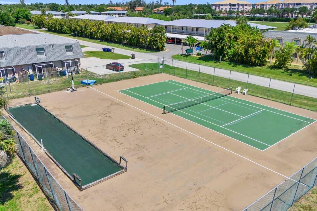 Casa Bella Escape - Minutes to Sanibel & FMB view 4