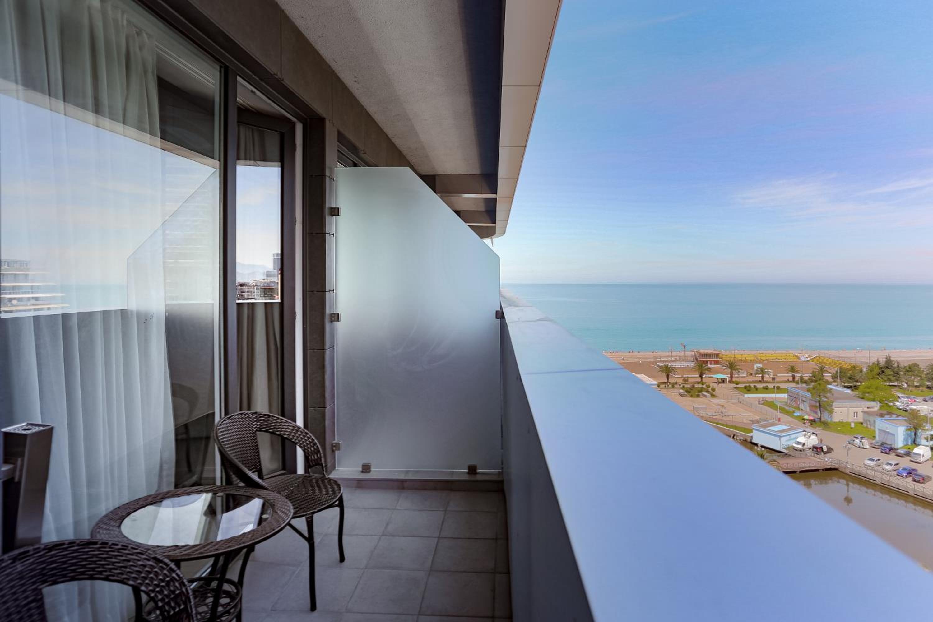 Courtyard Seaside Apartment