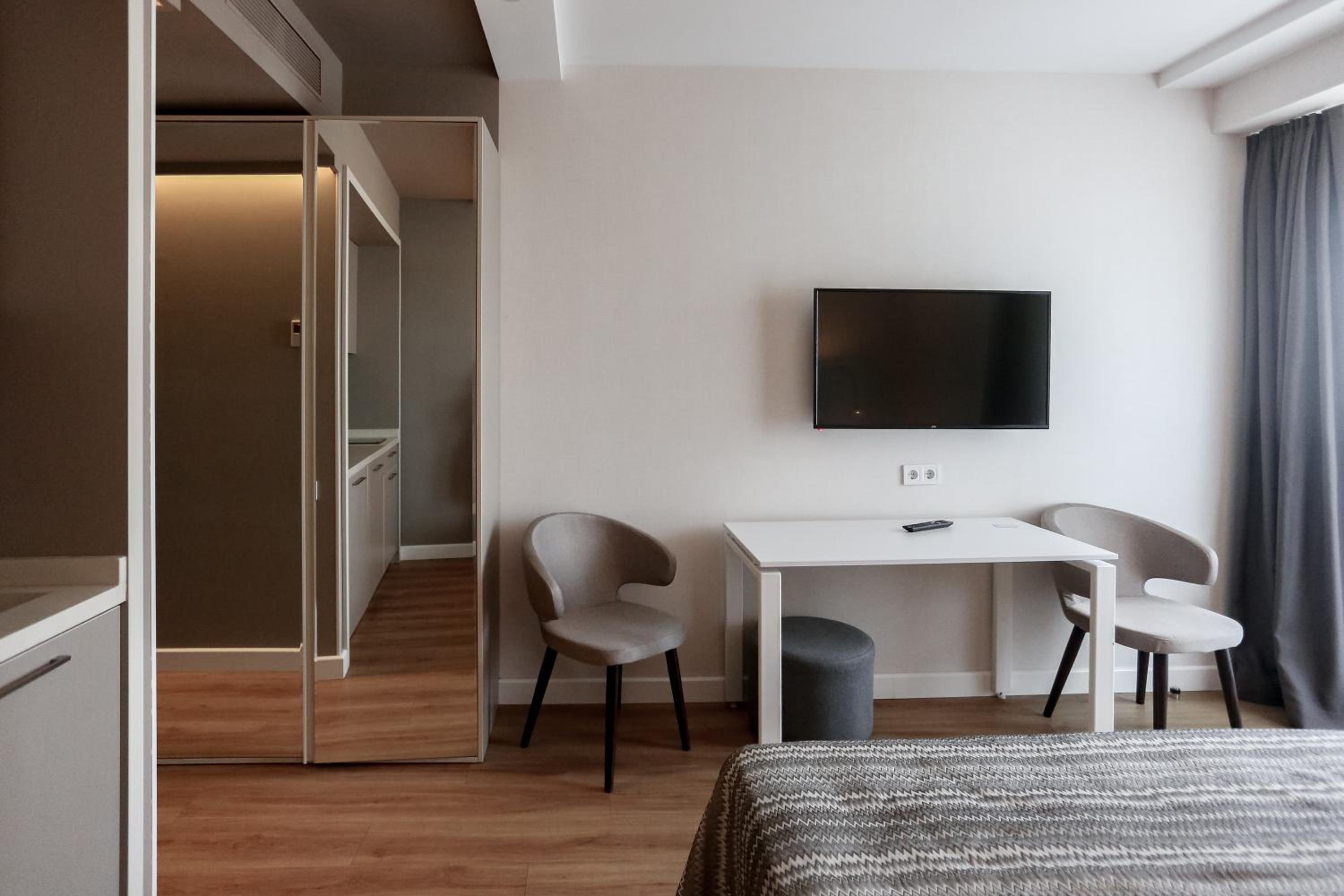 Courtyard Seaside Apartment