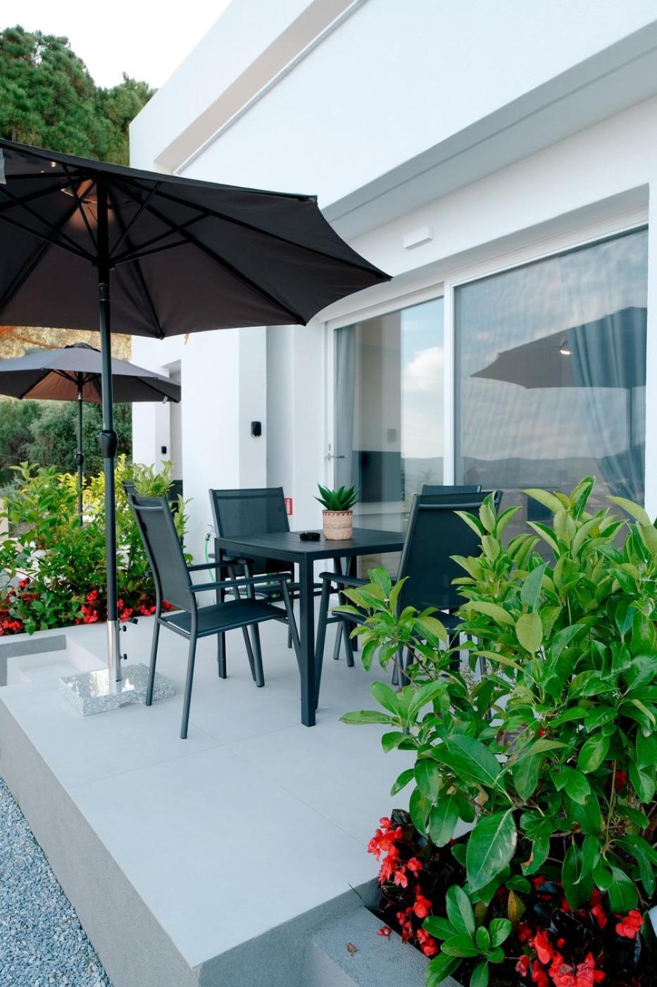 Aquarama Suites