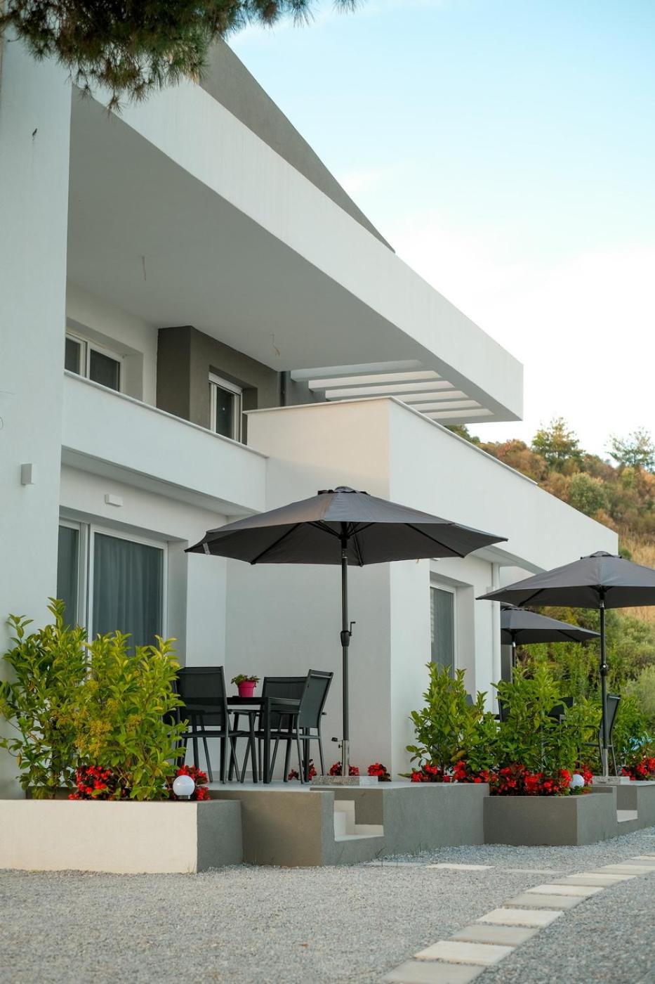 Aquarama Suites