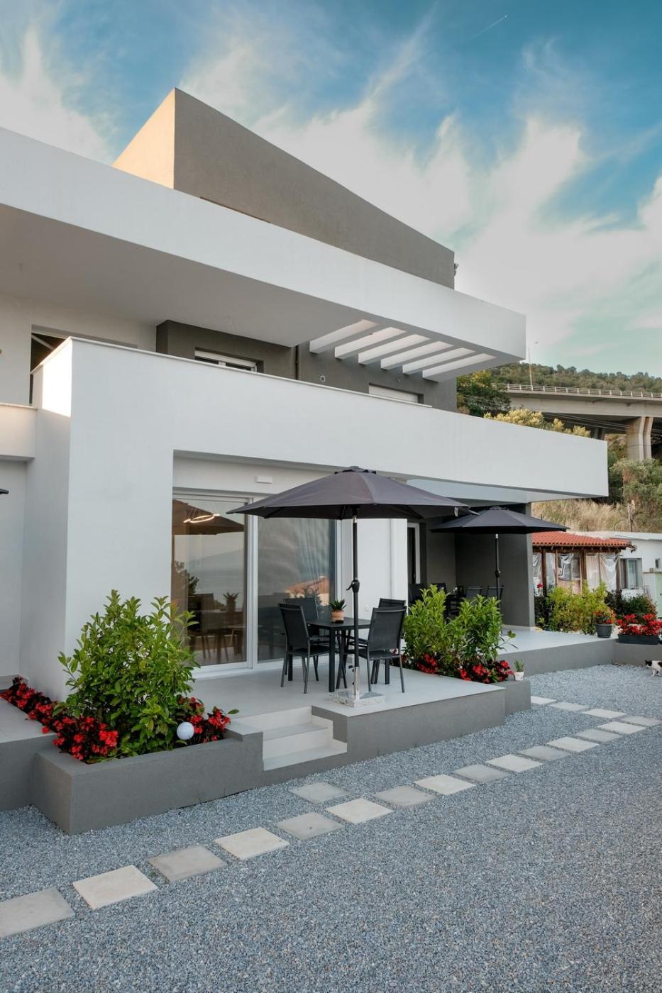 Aquarama Suites