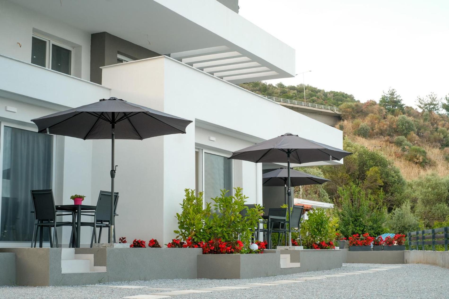 Aquarama Suites
