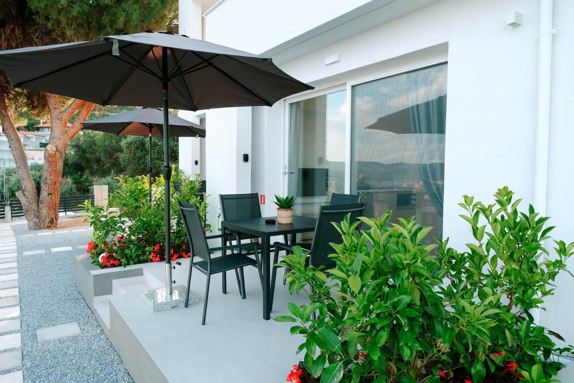 Aquarama Suites