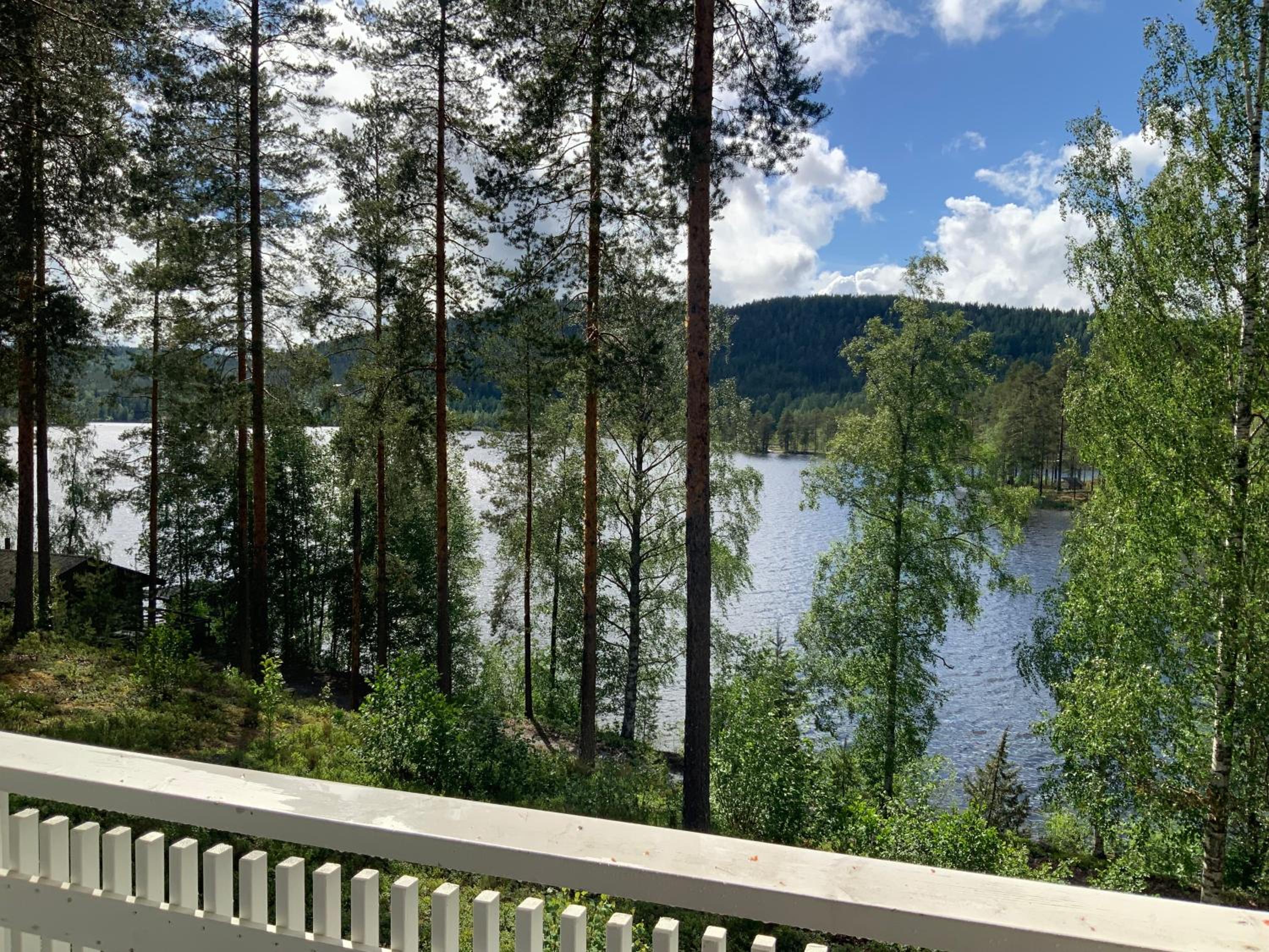 Saunaharju 5 järven rannalla