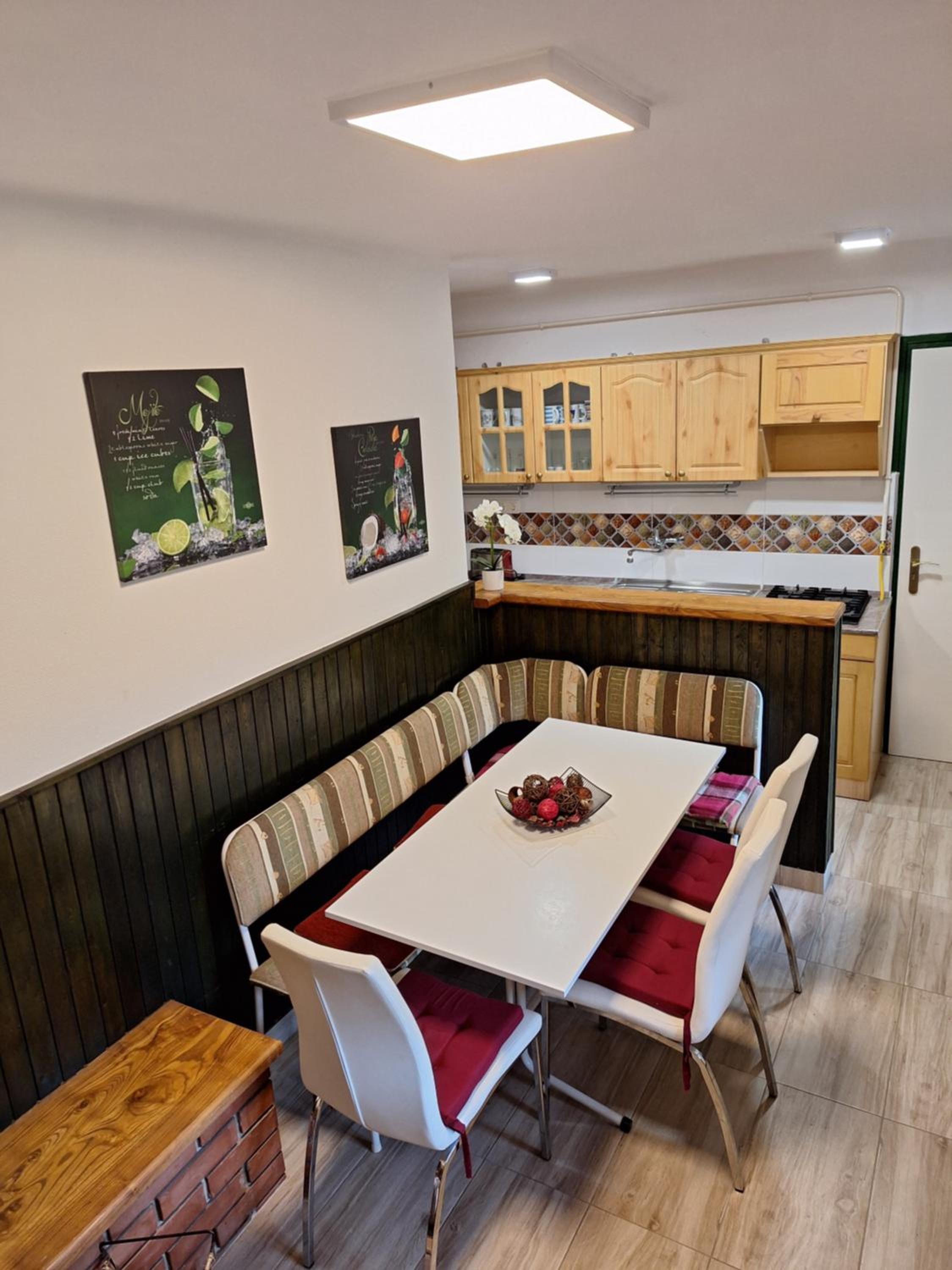 Iskolakert Apartman