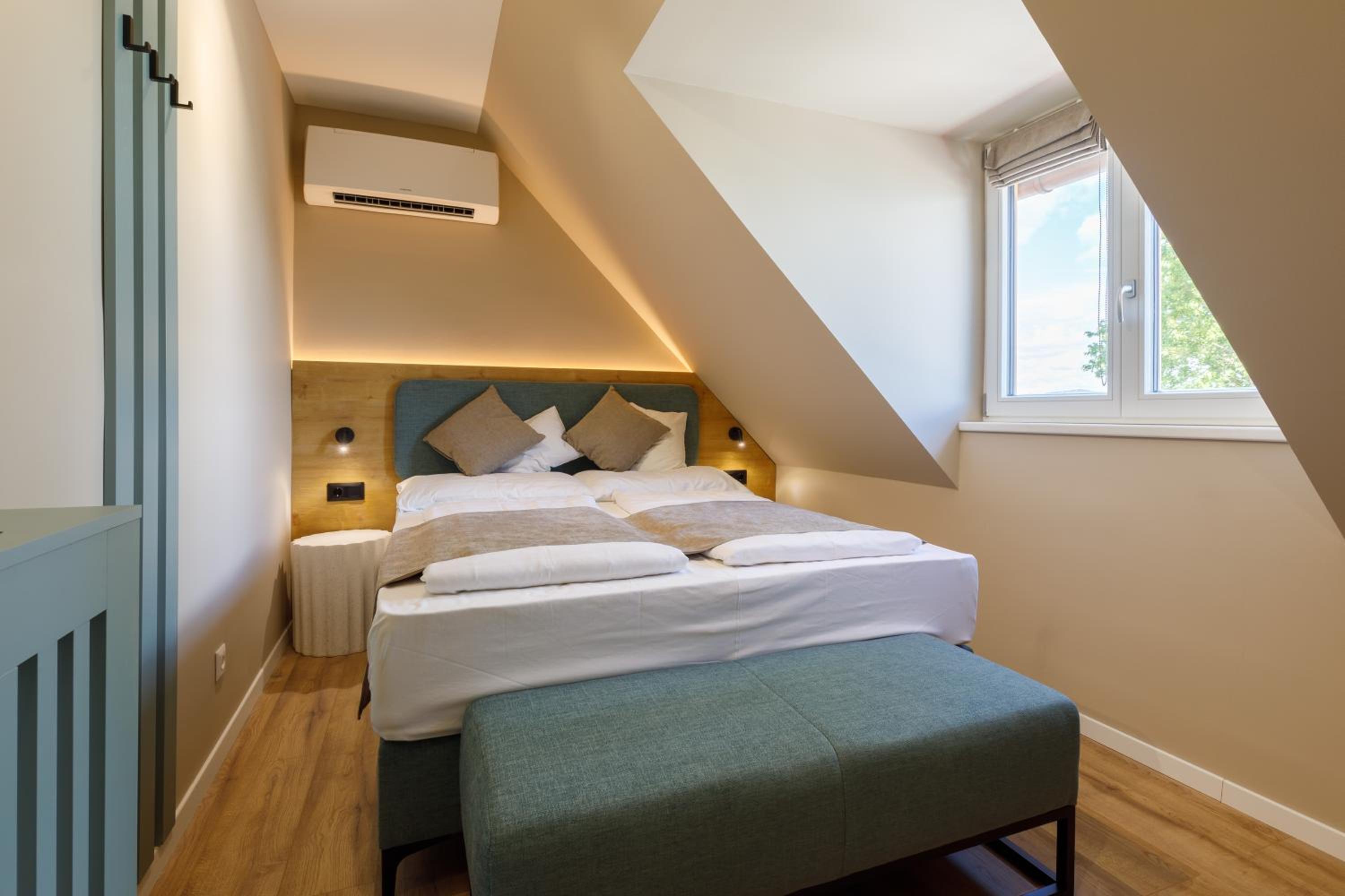 Lepke Apartmanház és Étterem view 3
