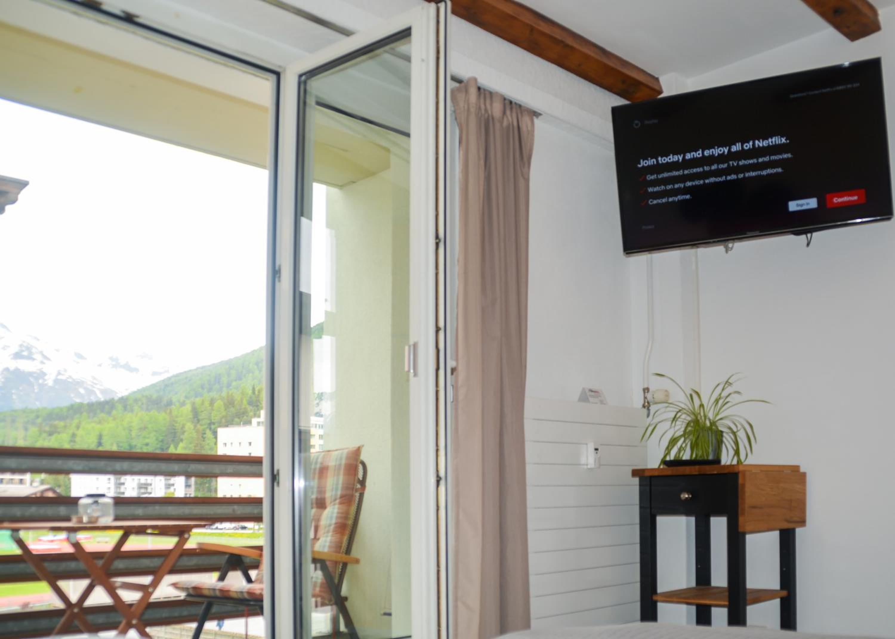 swissme - modernes Studio am Sportplatz mit Balkon & Parkplatz