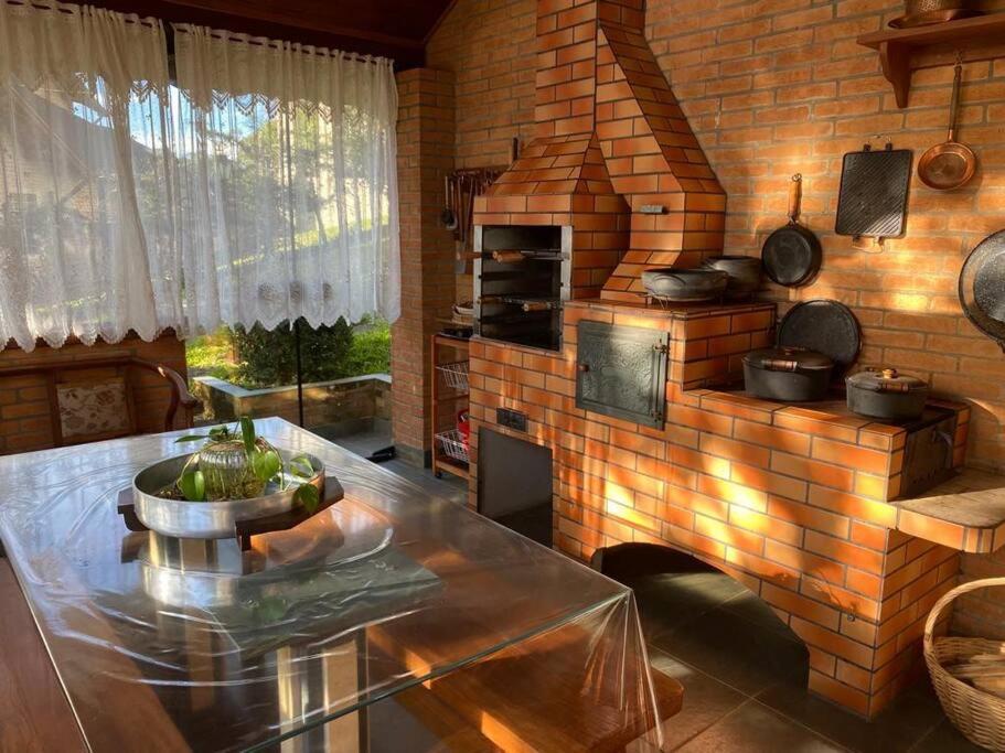 Lareira forno e fogao a lenha nas montanhas
