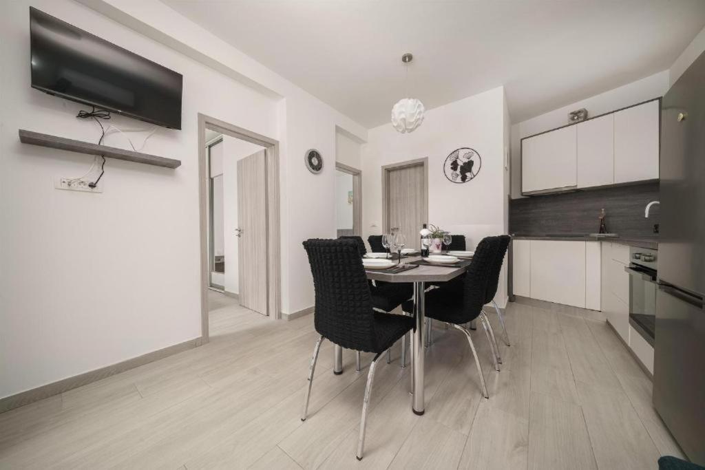 Apartments Dobrenić