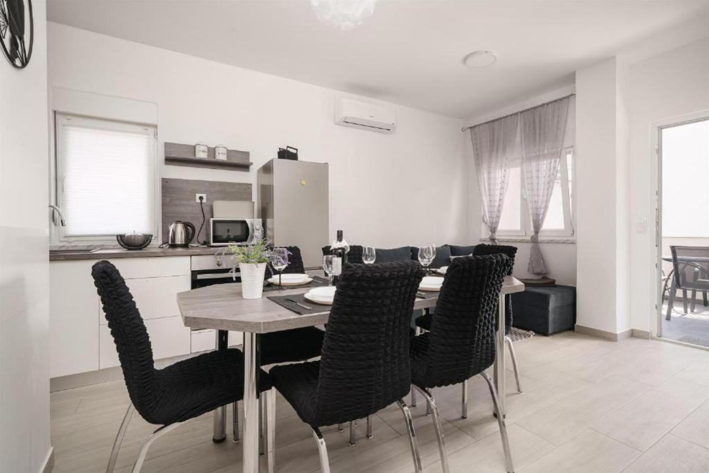 Apartments Dobrenić