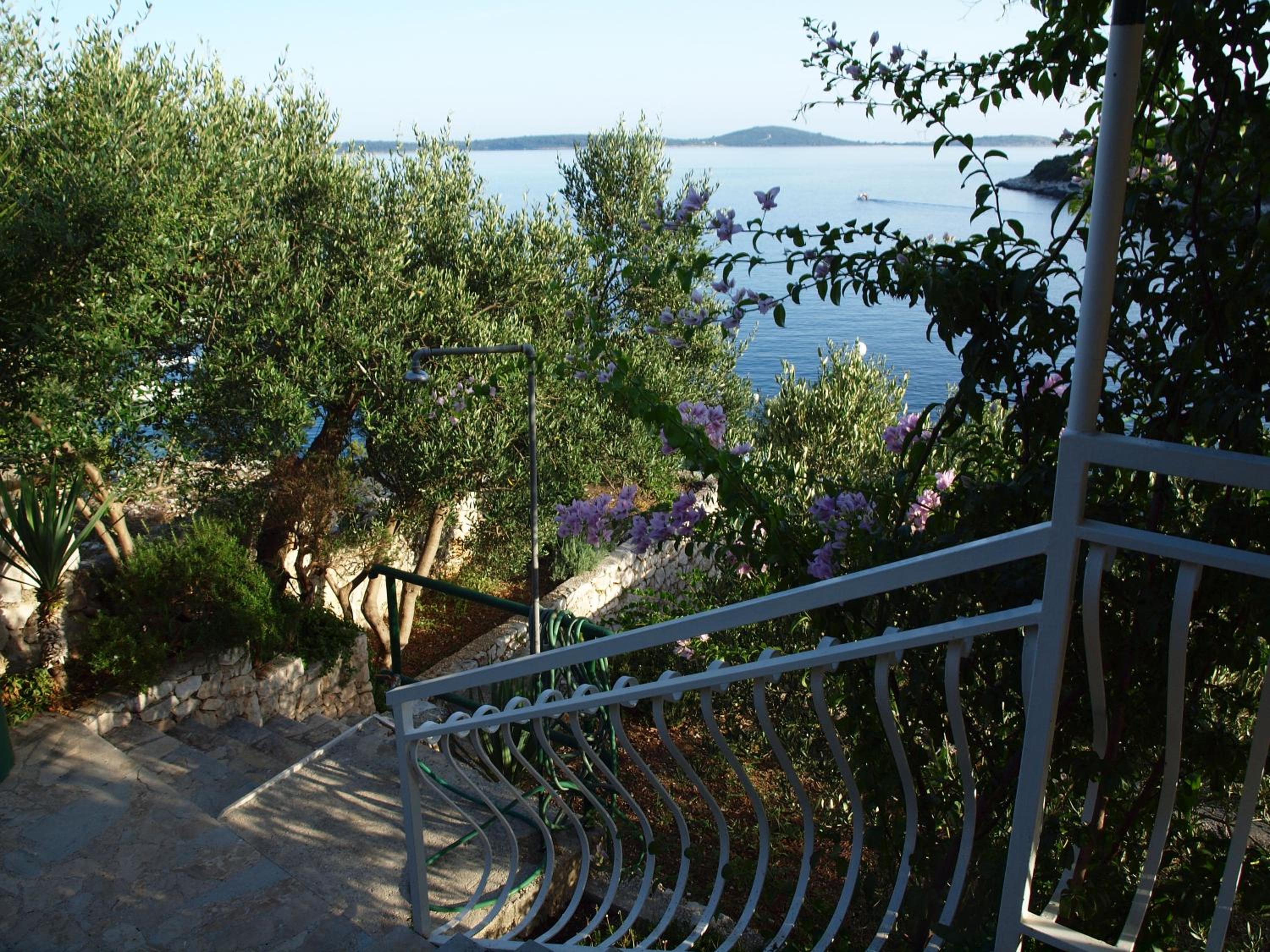 Beachfront apartments Ljubljeva