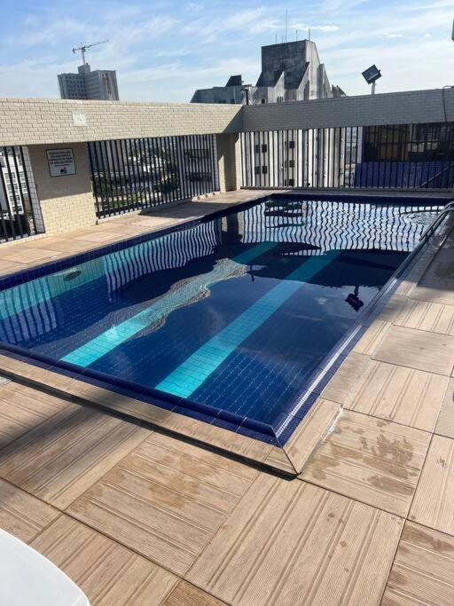 Flat com piscina ao lado da praia