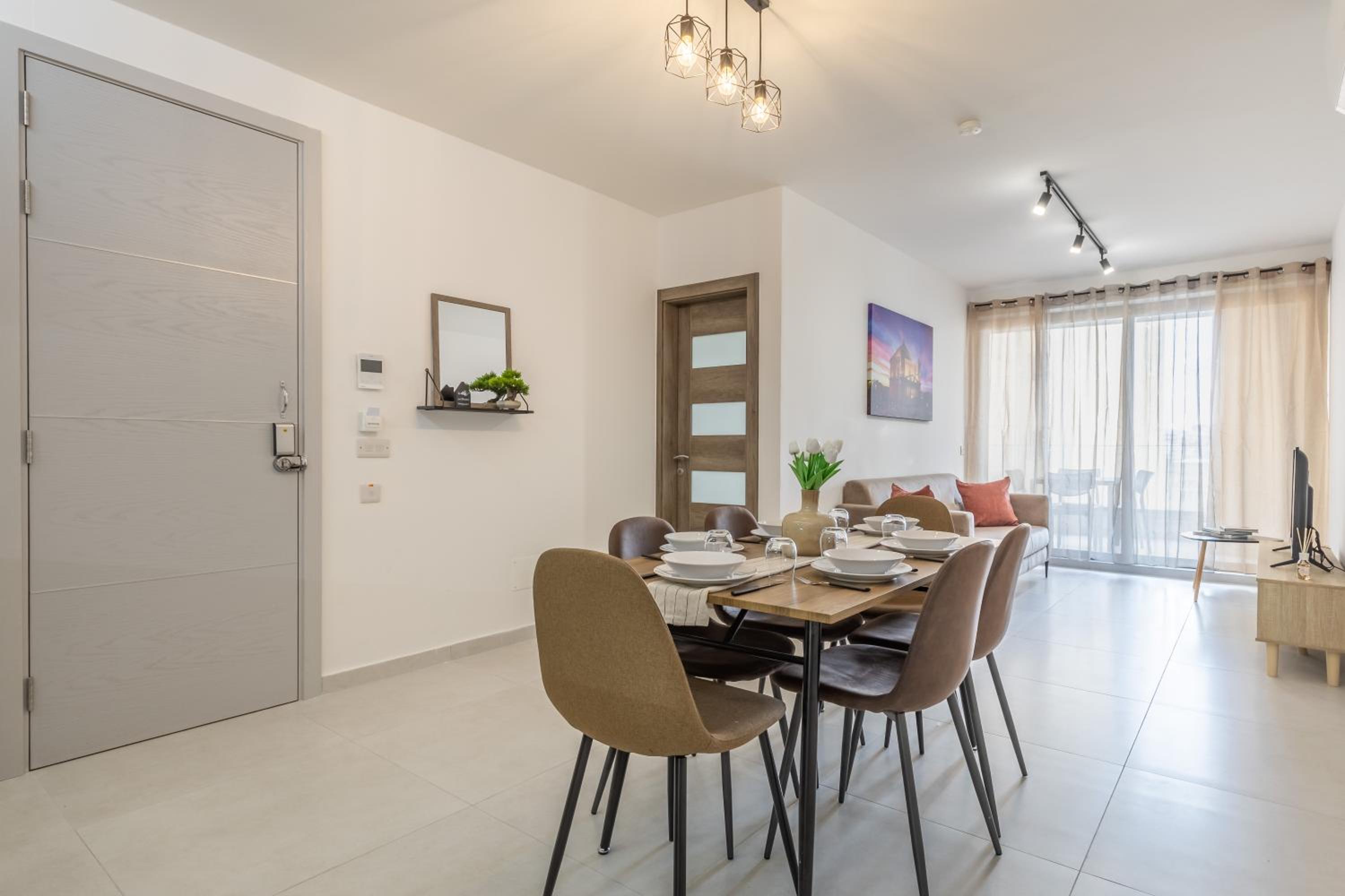 Hotel Stay Steps Away From The Sea in Sliema - Sleeps 6 - Image 1