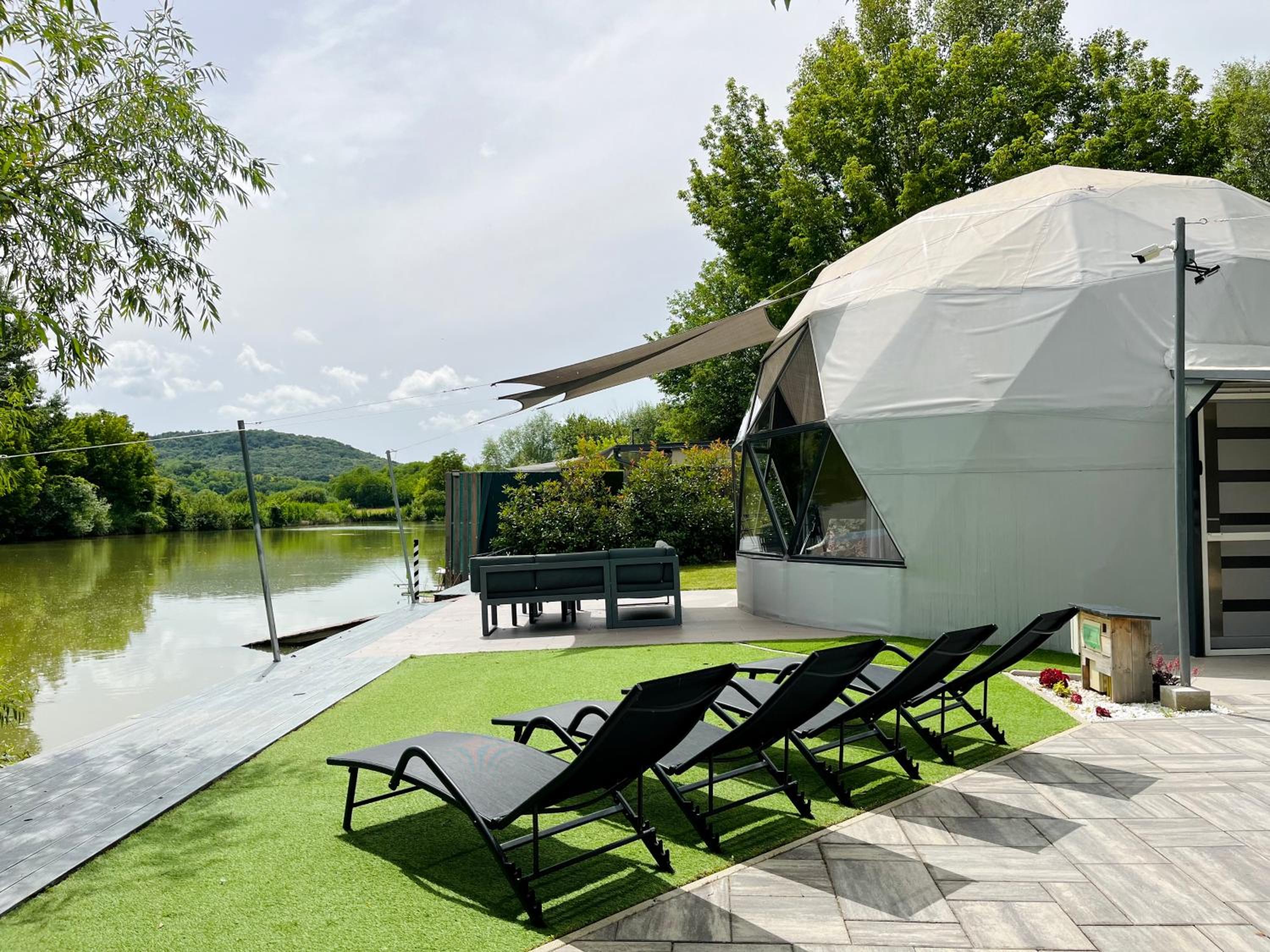 DOMEGLAMPING at FISHINGLAKE