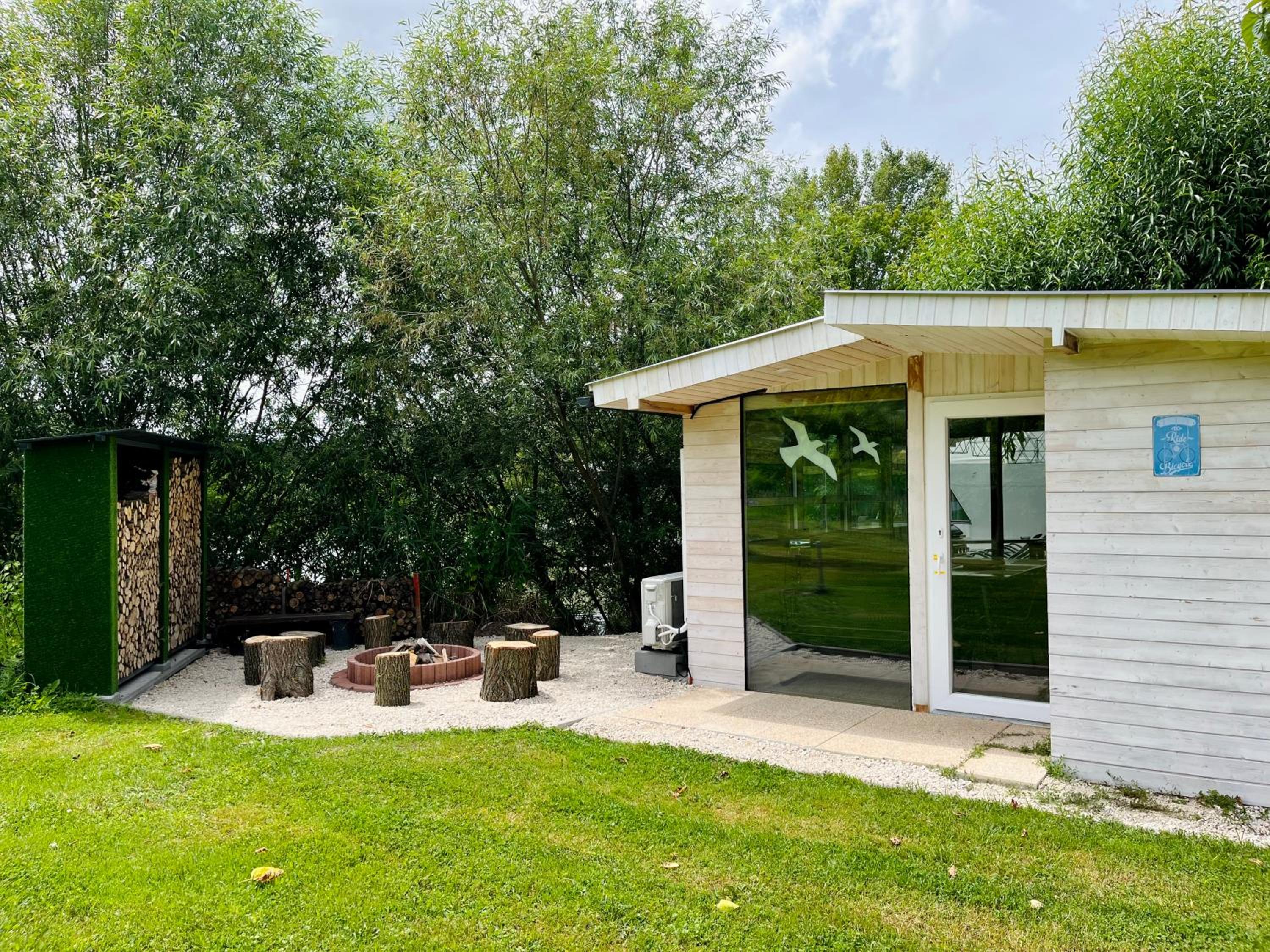 DOMEGLAMPING at FISHINGLAKE