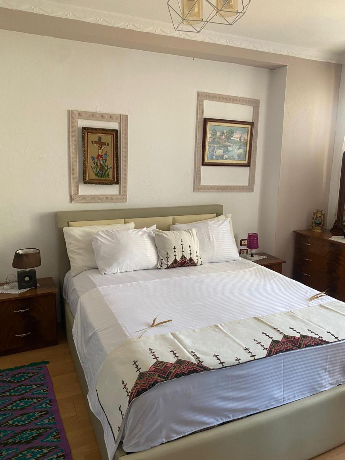 Apartament Karafili
