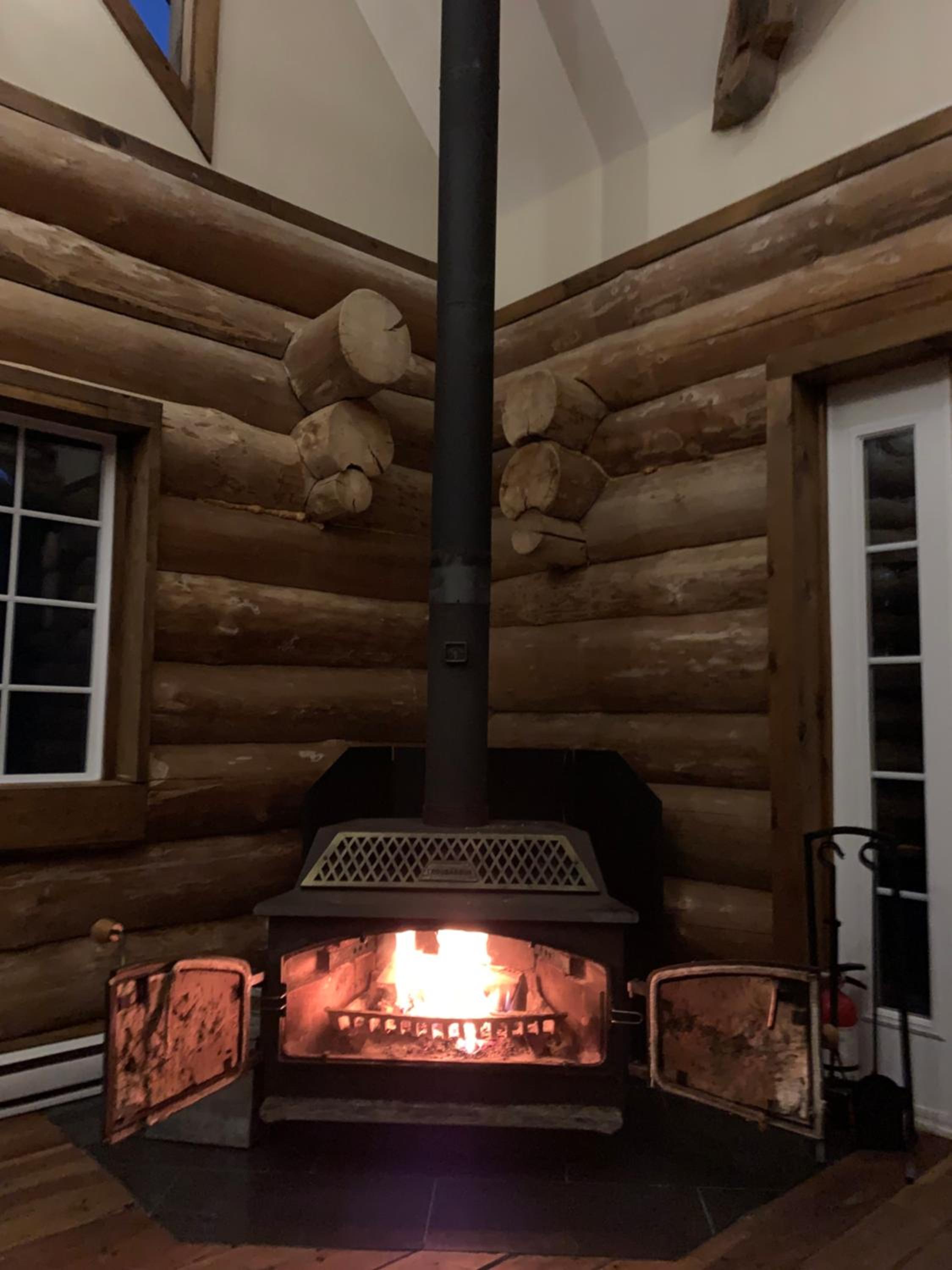 Chalet en bois rond des Perséides