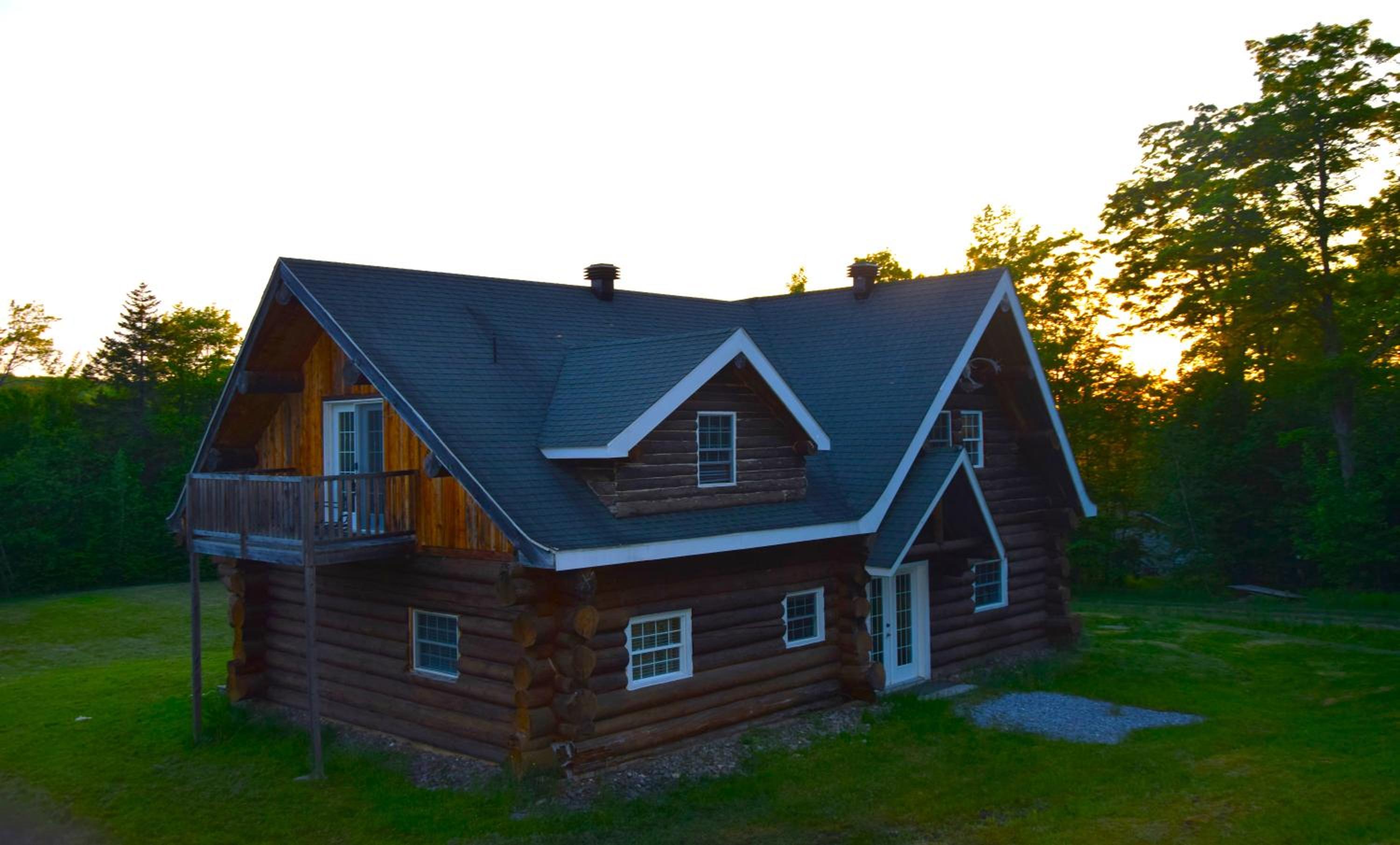 Chalet en bois rond des Perséides