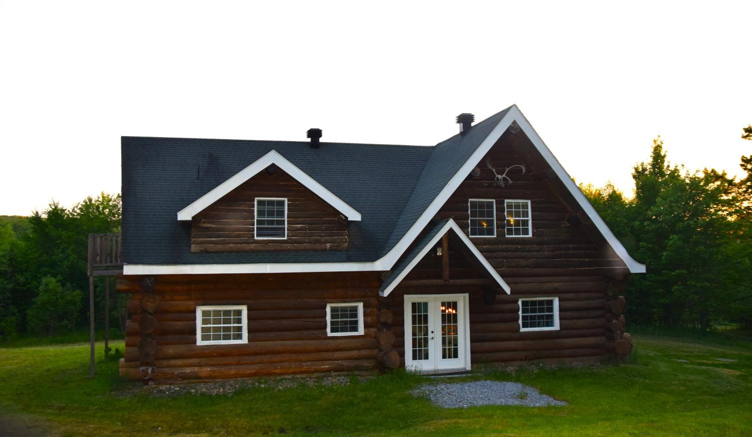 Chalet en bois rond des Perséides